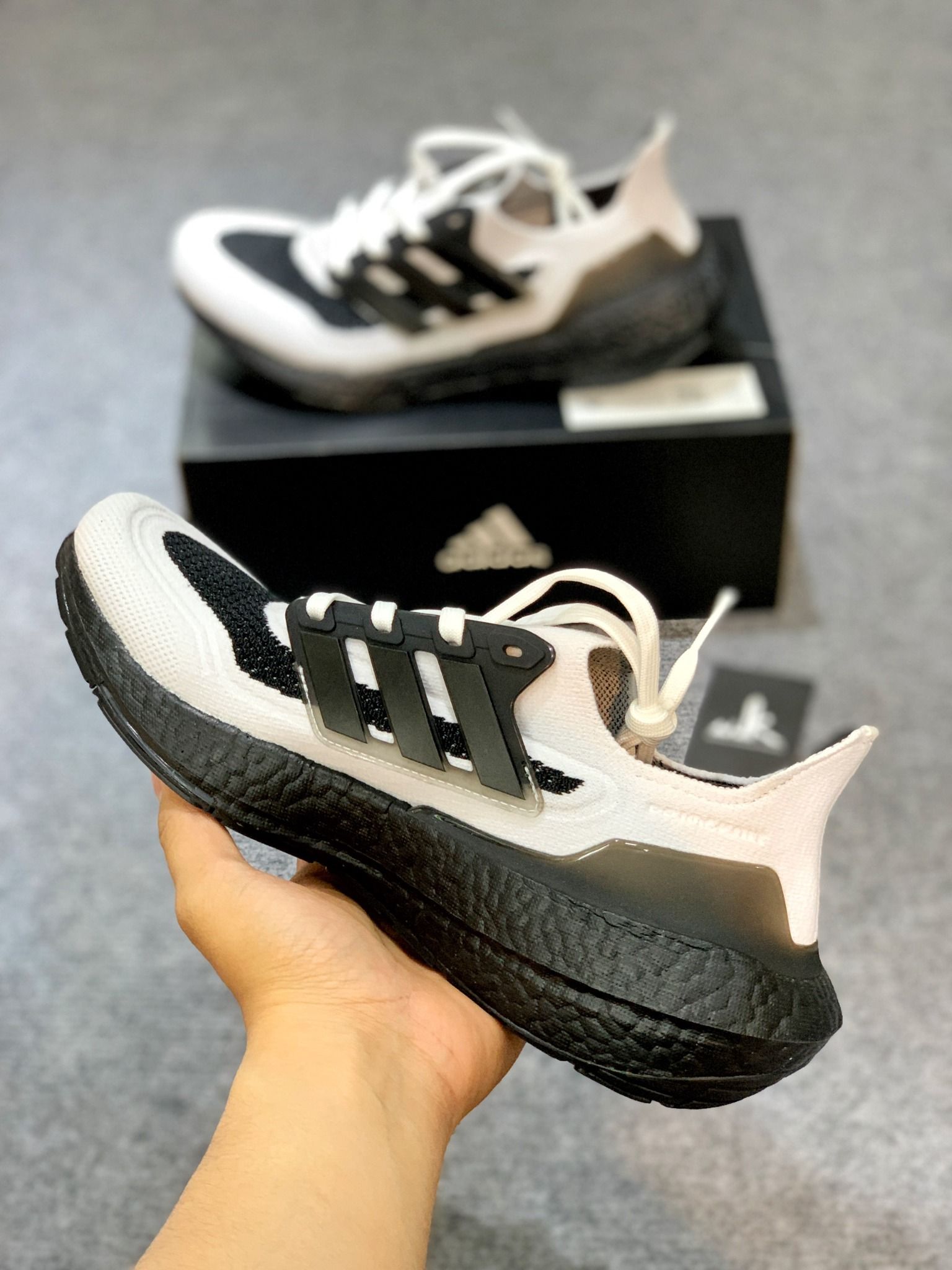  S23708 Ultraboost 21 Oreo 