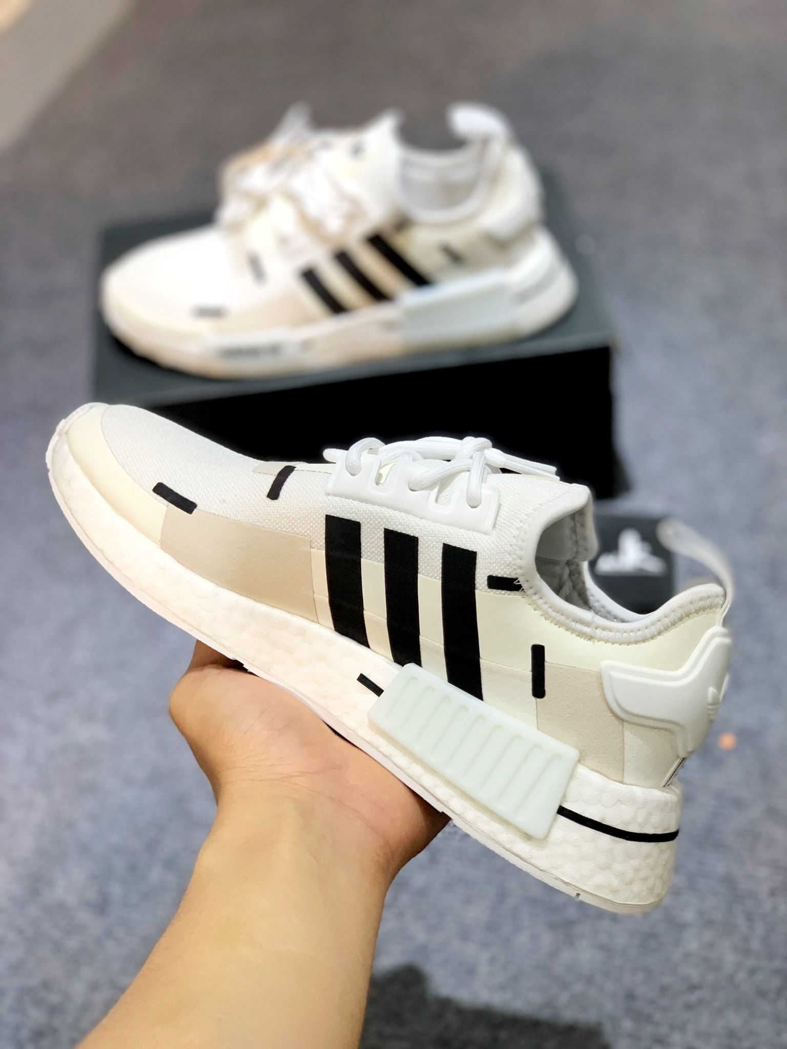  GZ7947 NMD R1 White Carbon 