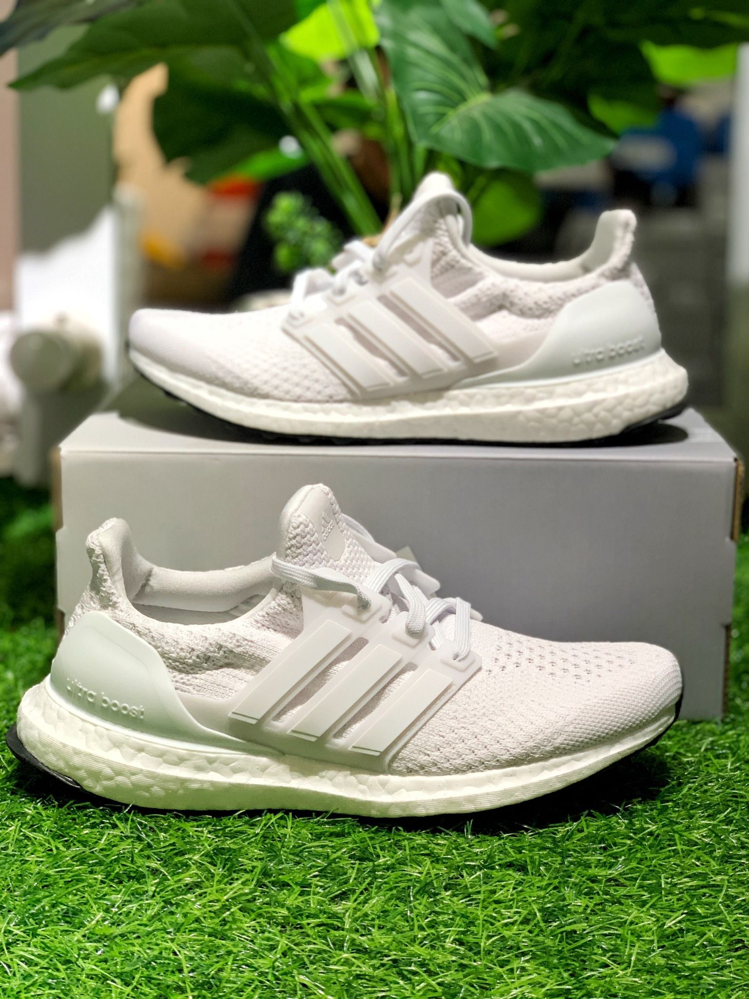 GV8747 Ultraboost 5.0 DNA Triple White