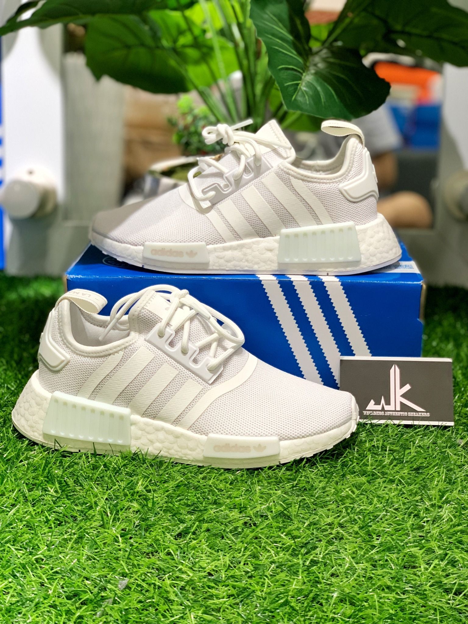  H02334 NMD R1 Cloud White 