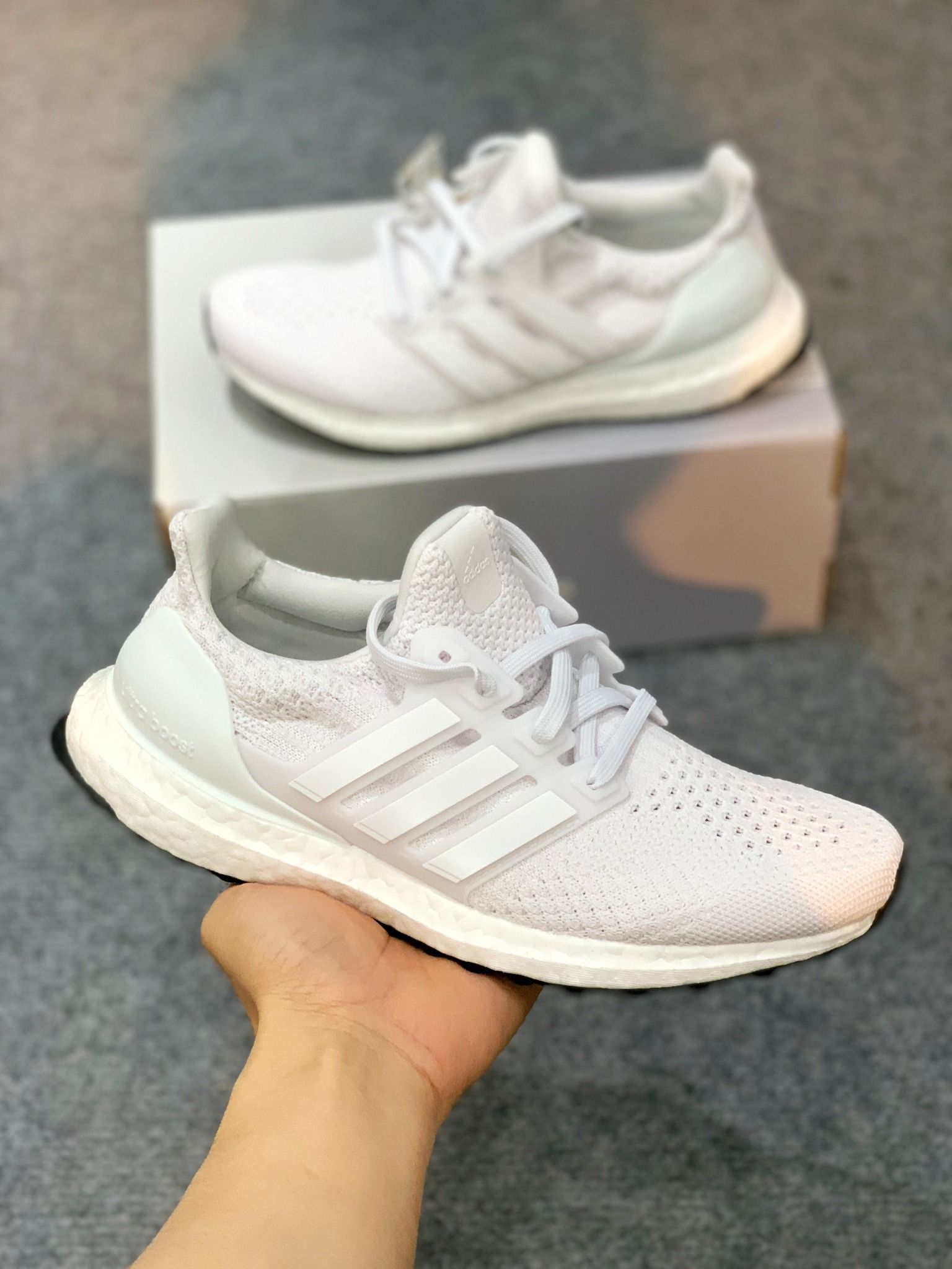GV8747 Ultraboost 5.0 DNA Triple White
