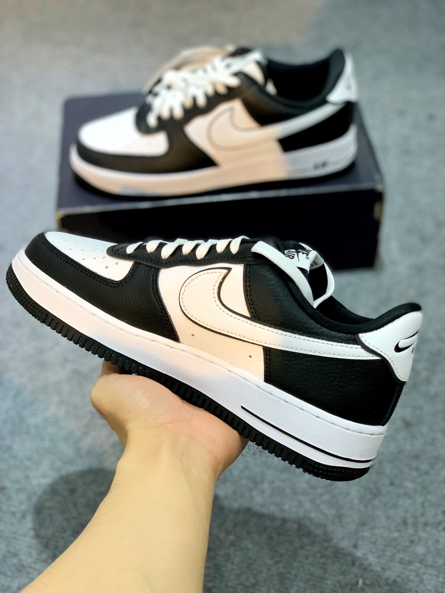  DX3115-100 Nike Air Force 1 Low '07 LV8 Panda 