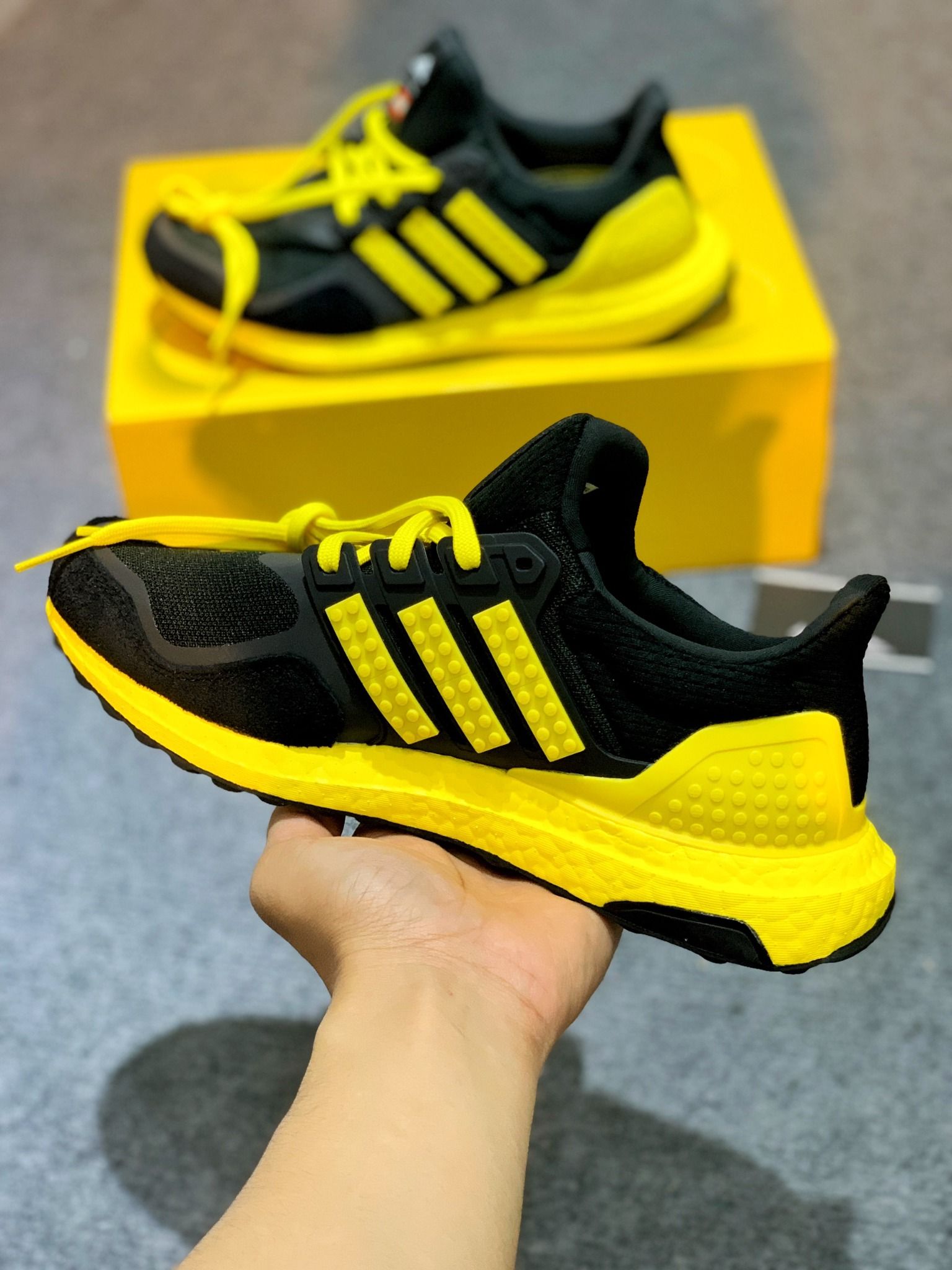 H67953 Ultraboost DNA X LEGO Color Pack Yellow