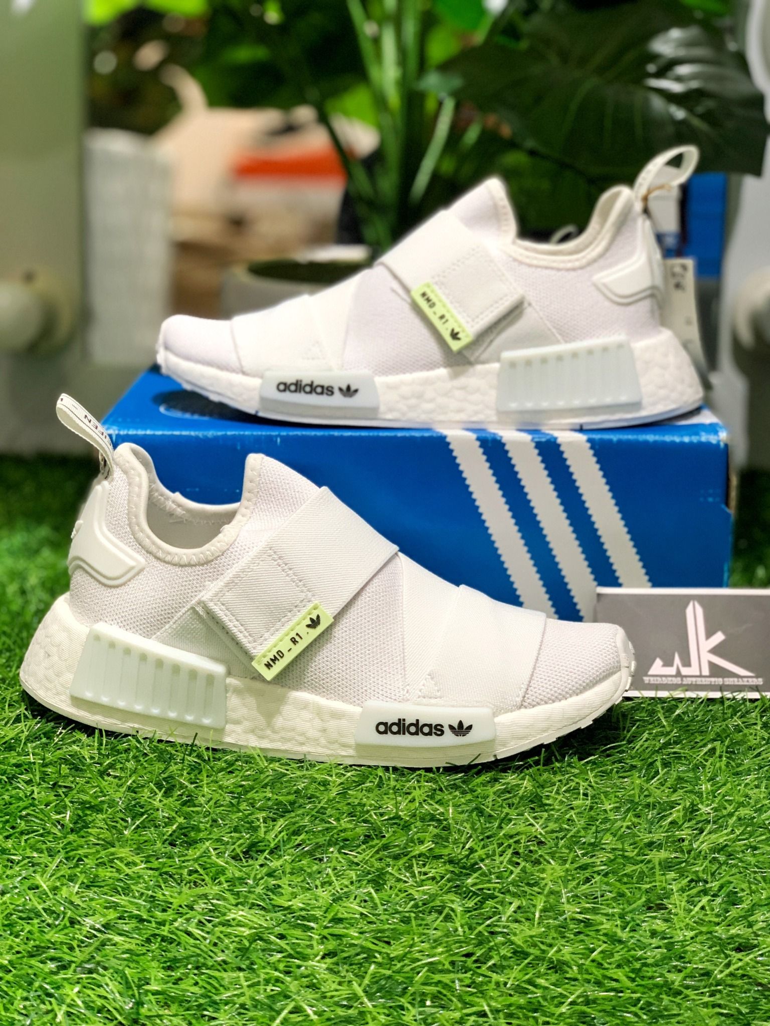 GW5699 NMD R1 Shoes White