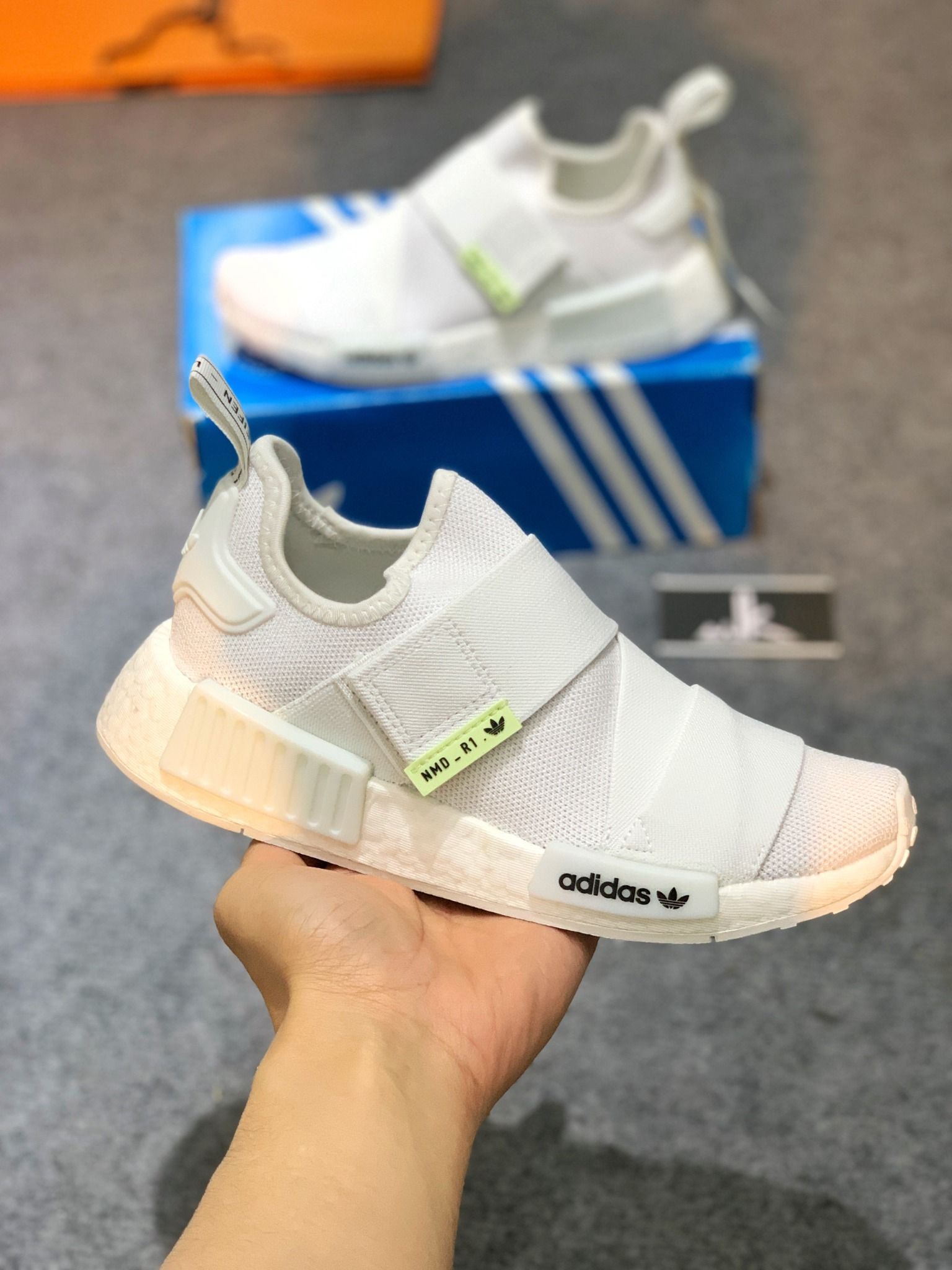 GW5699 NMD R1 Shoes White