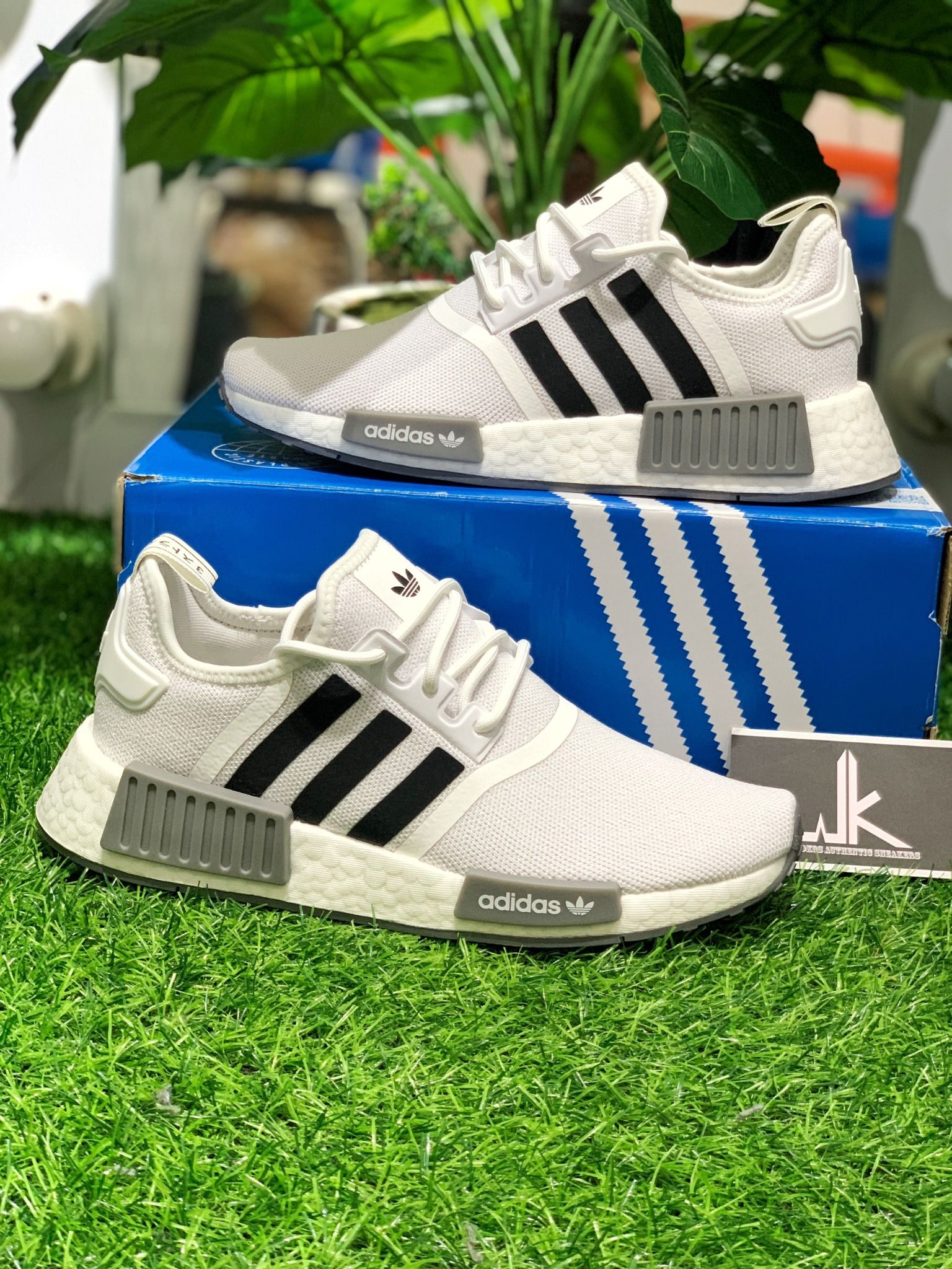 GZ9261 NMD R1 Primeblue White Black Grey