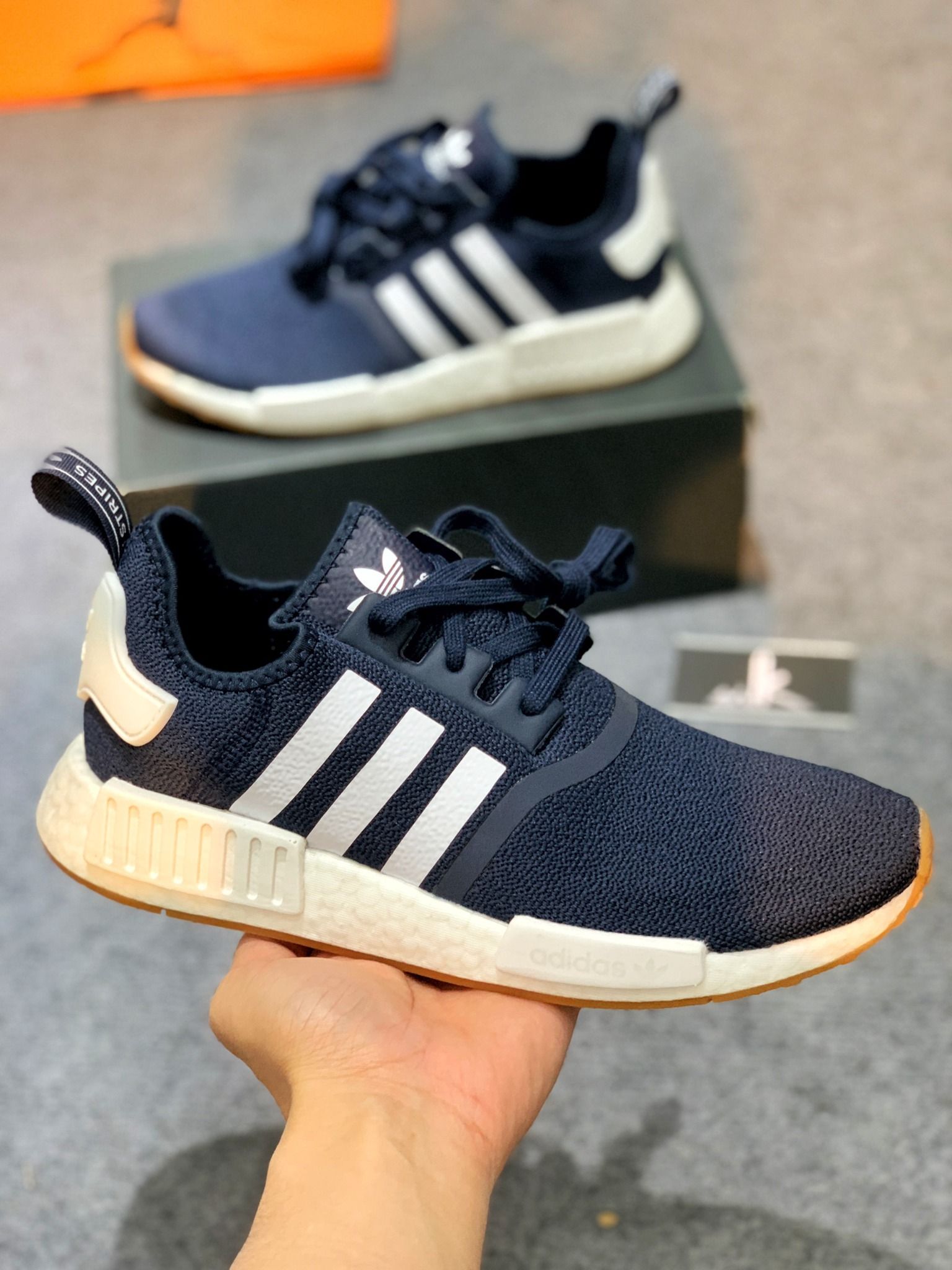  G55574 NMD R1 Collegiate Navy Gum 