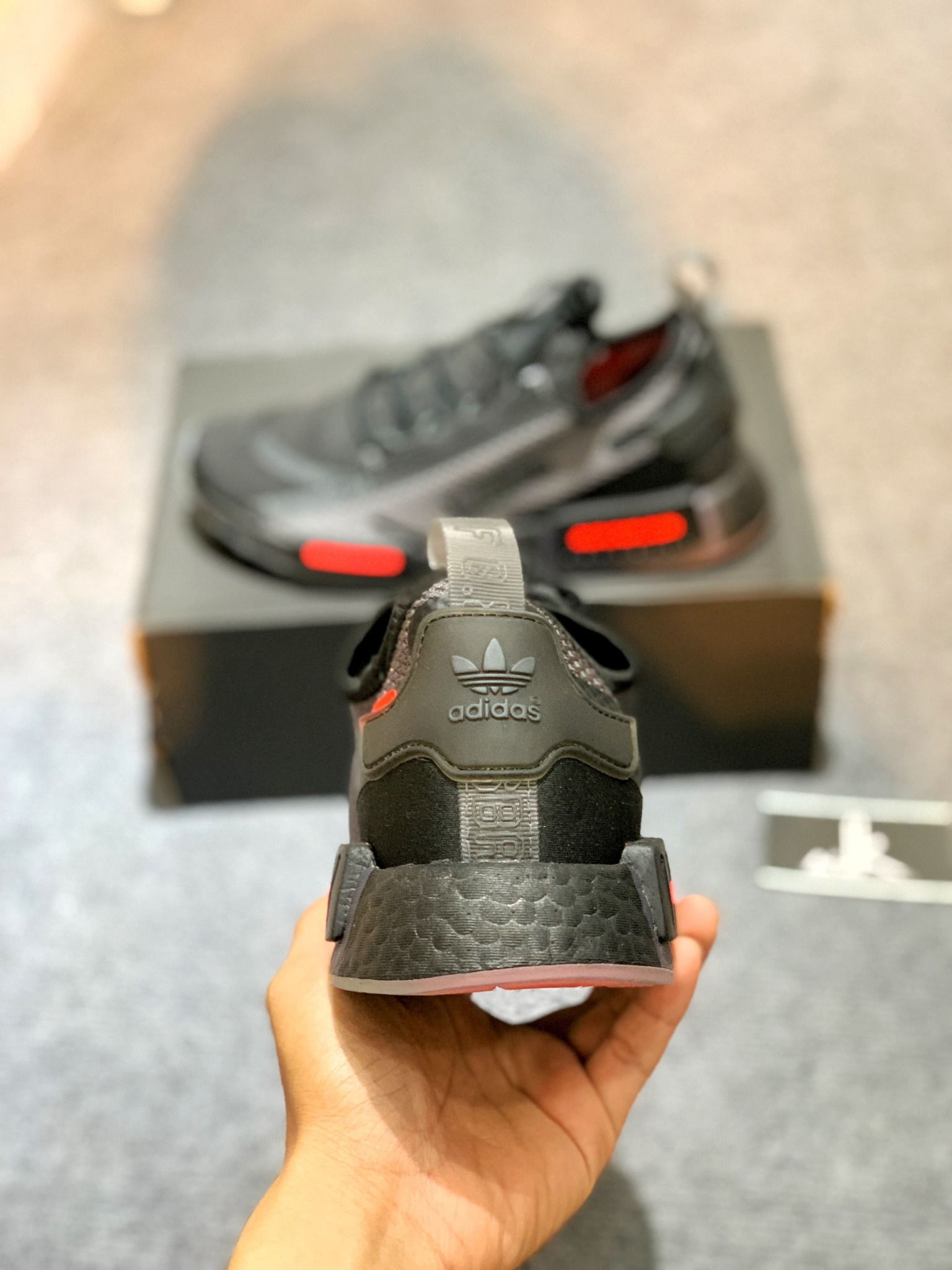 FZ3204 NMD R1 Spectoo Triple Black
