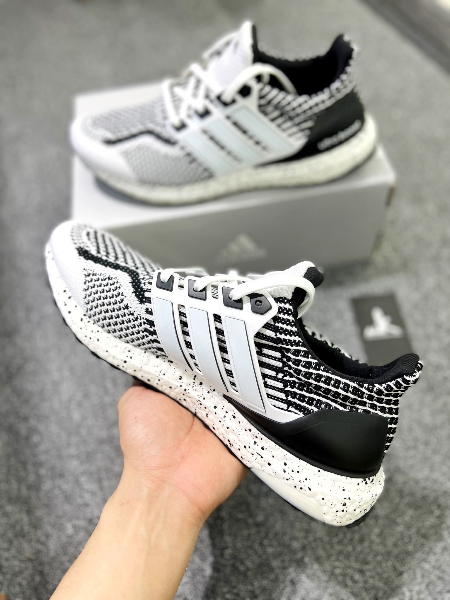  HP2474 Ultraboost 5.0 DNA Cloud White Black 