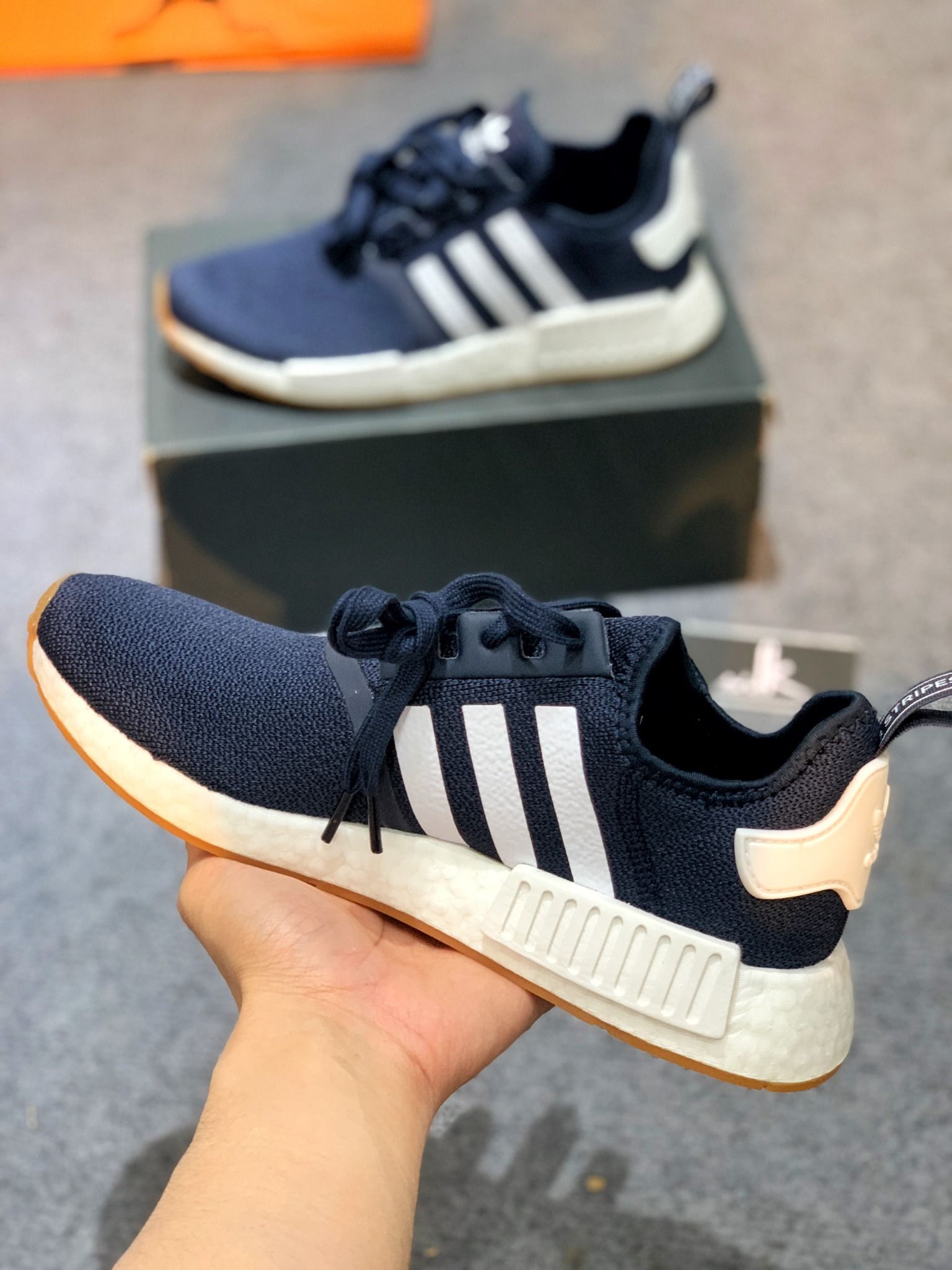  G55574 NMD R1 Collegiate Navy Gum 