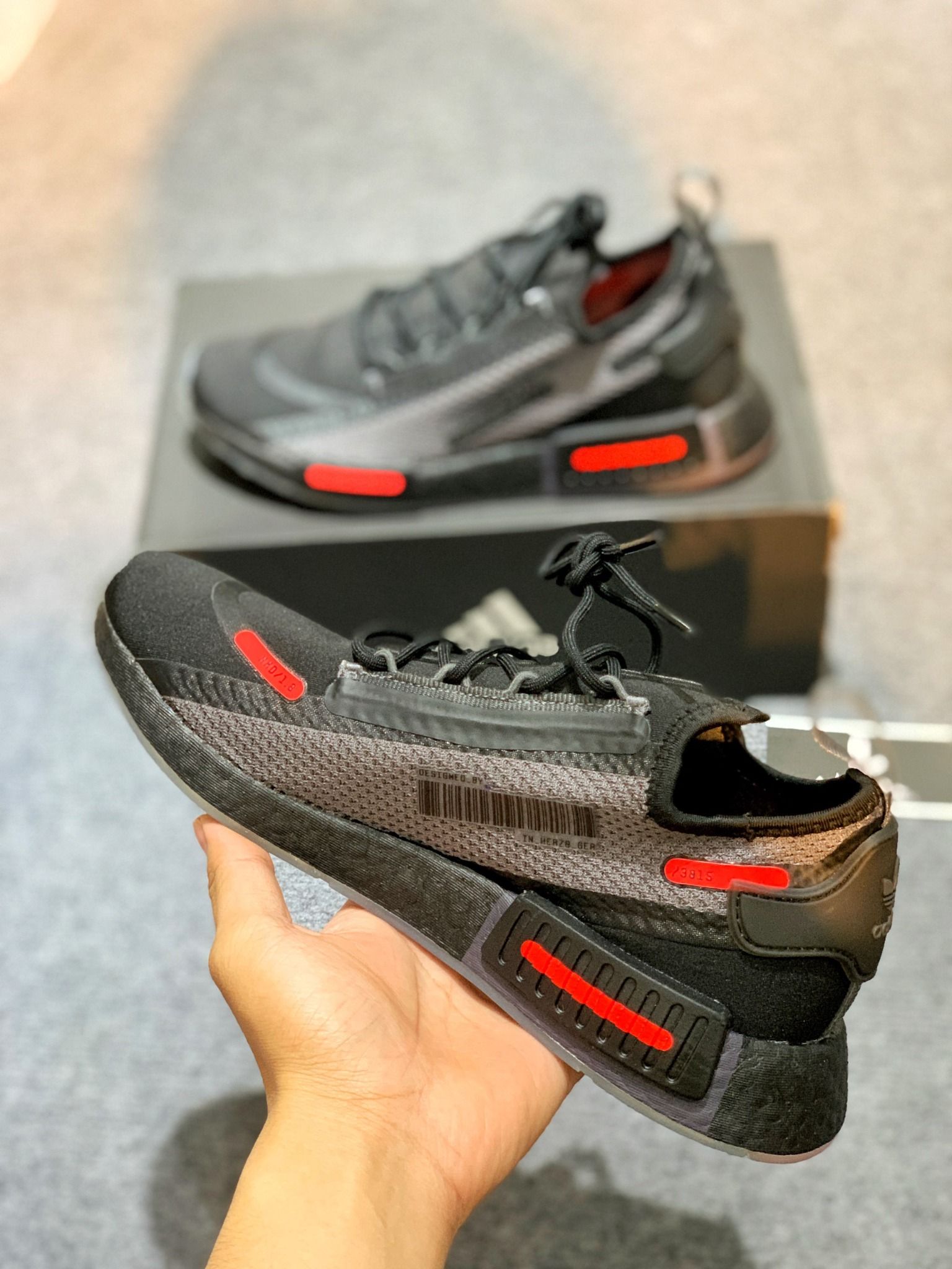 FZ3204 NMD R1 Spectoo Triple Black