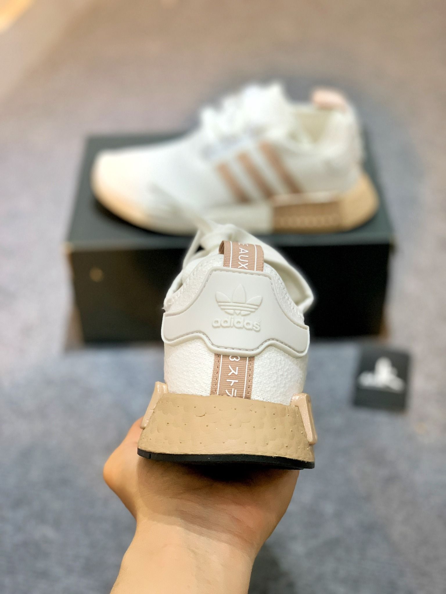  FV2475 NMD R1 White Ash Pearl 