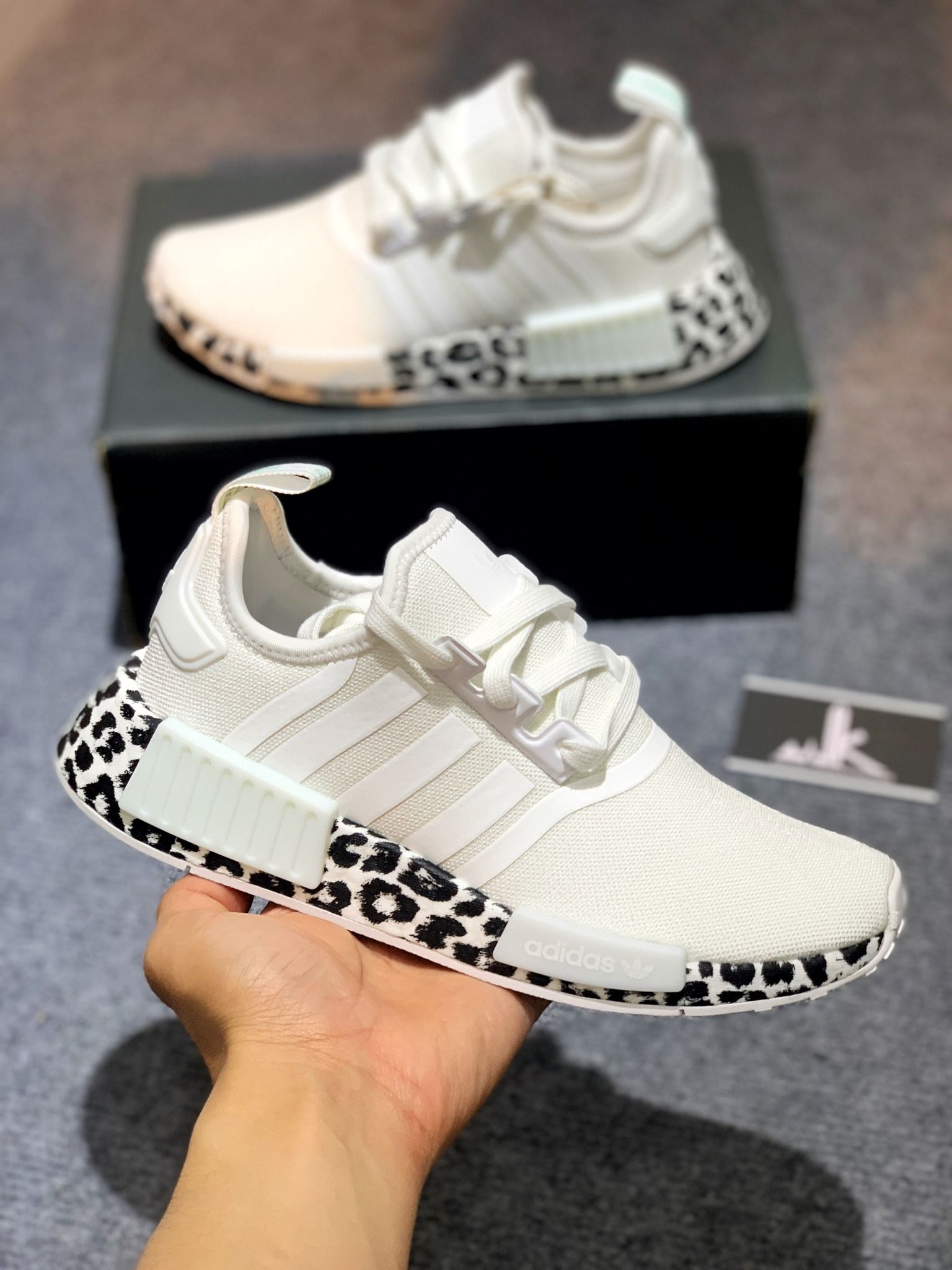  GZ1623 NMD R1 Leopard White 