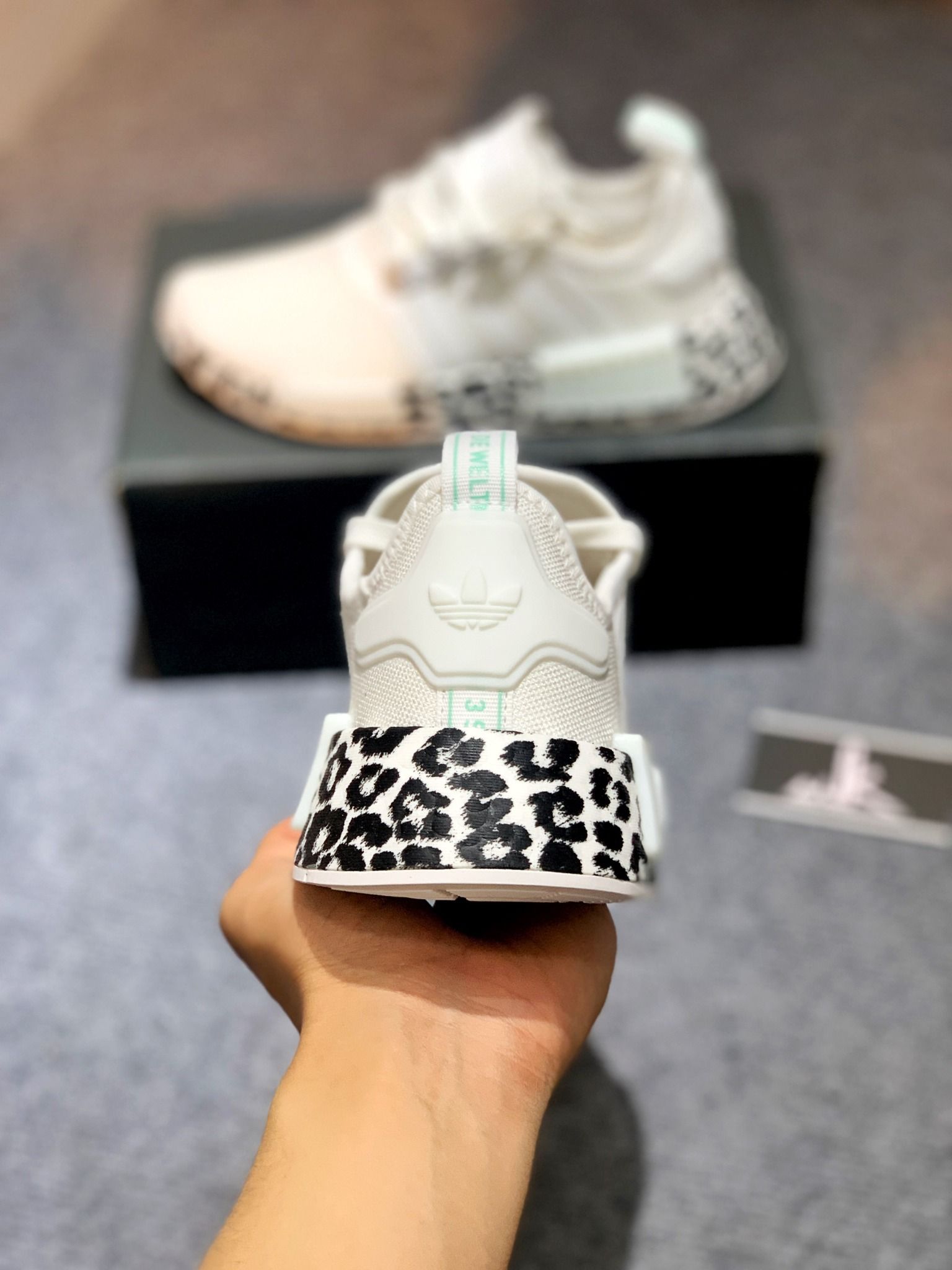  GZ1623 NMD R1 Leopard White 