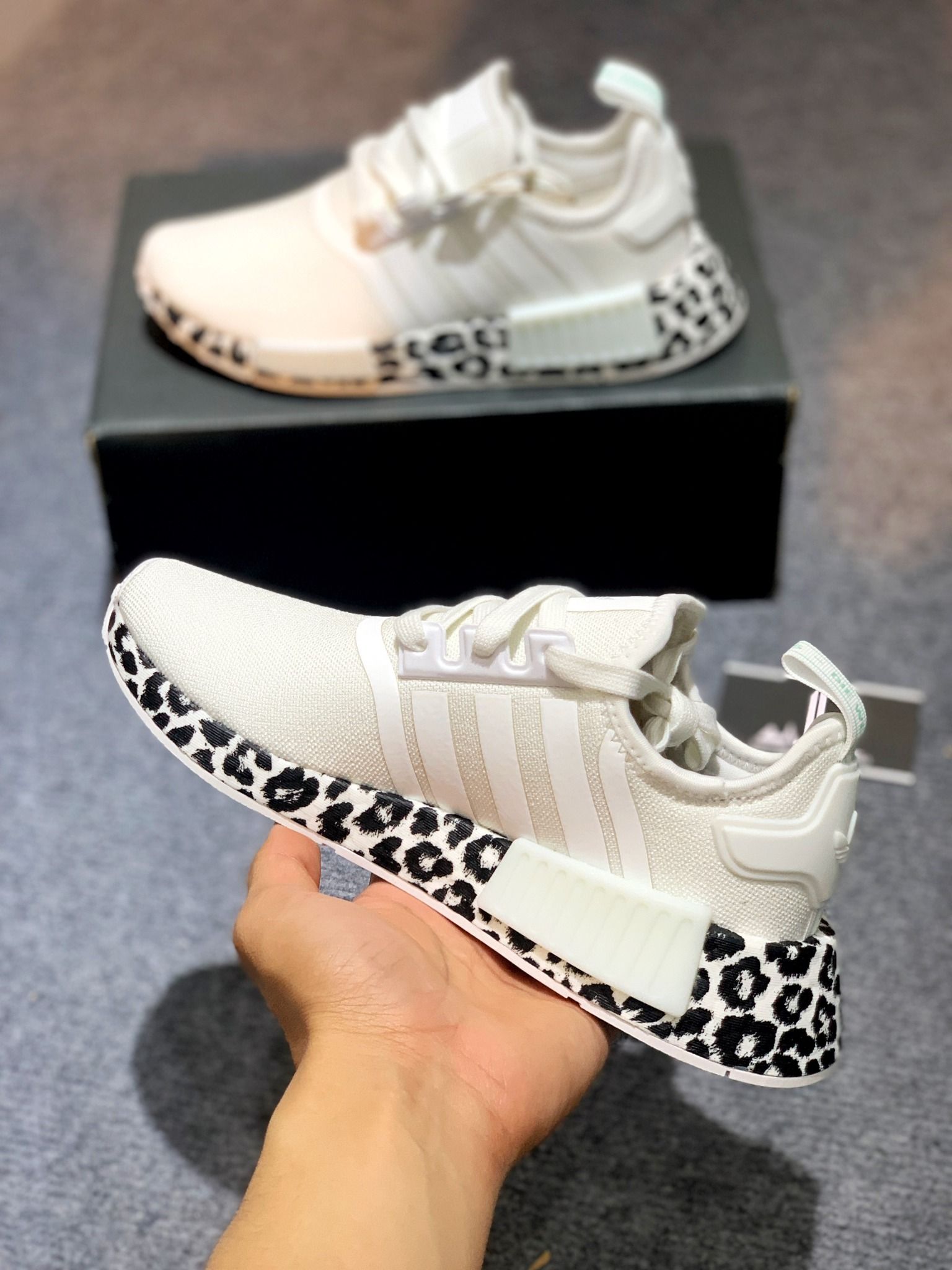  GZ1623 NMD R1 Leopard White 