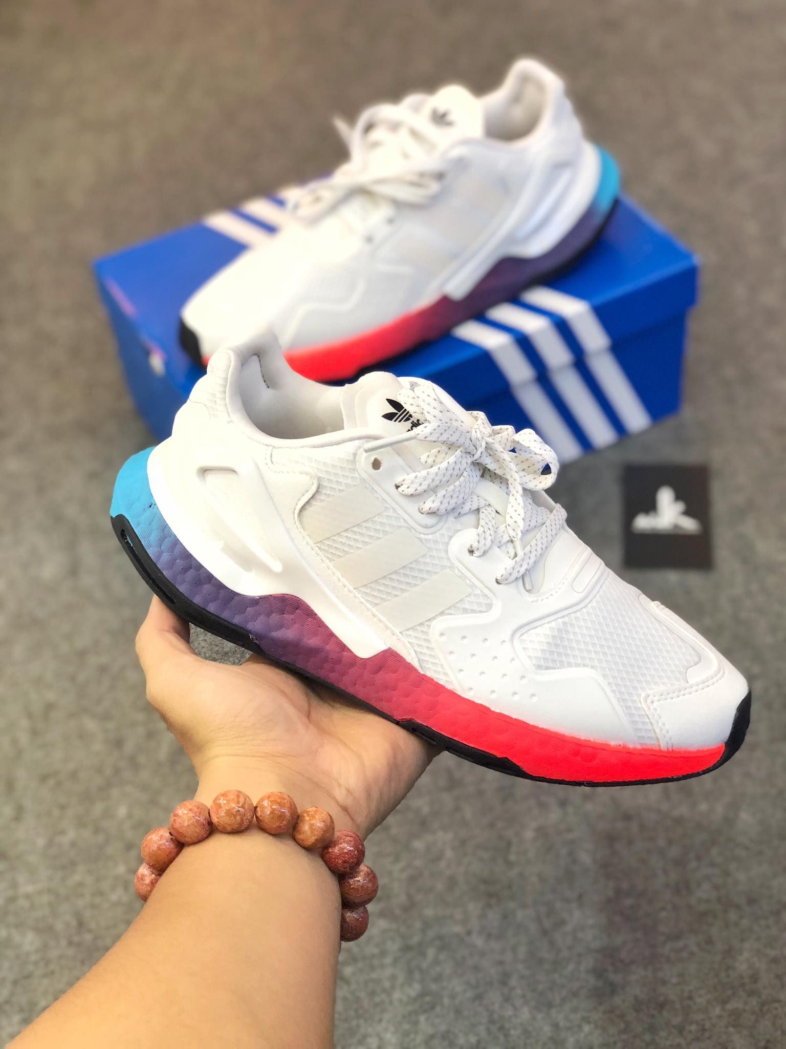 FY3012 Day Jogger White Multi