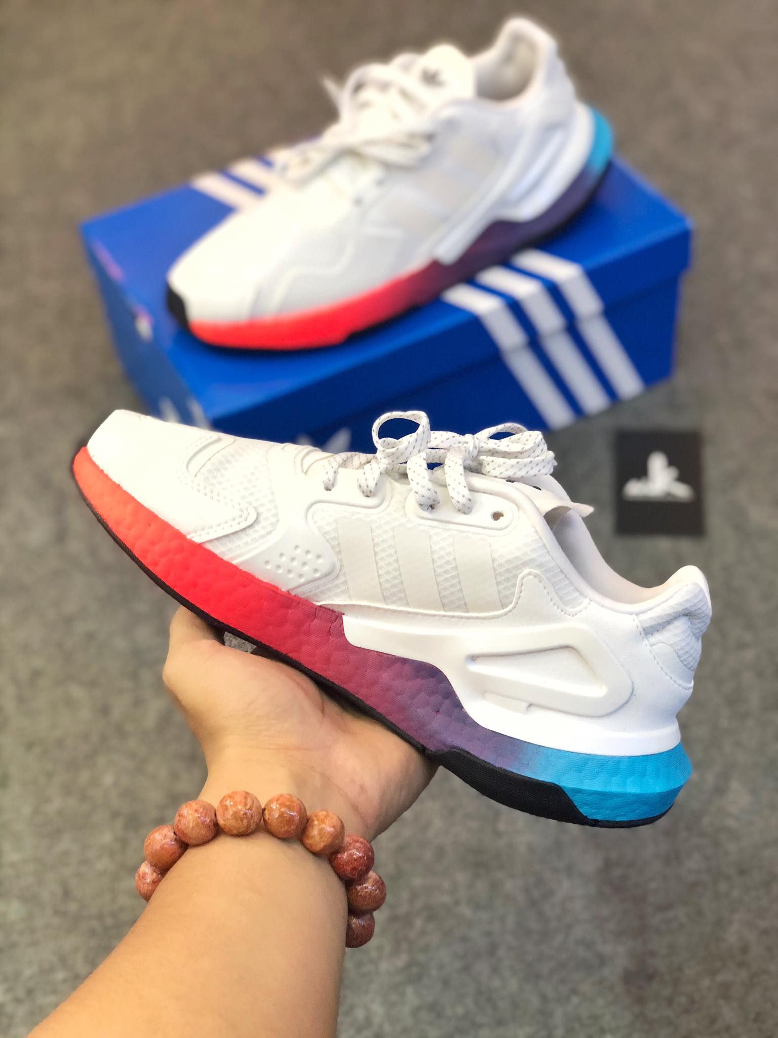 FY3012 Day Jogger White Multi