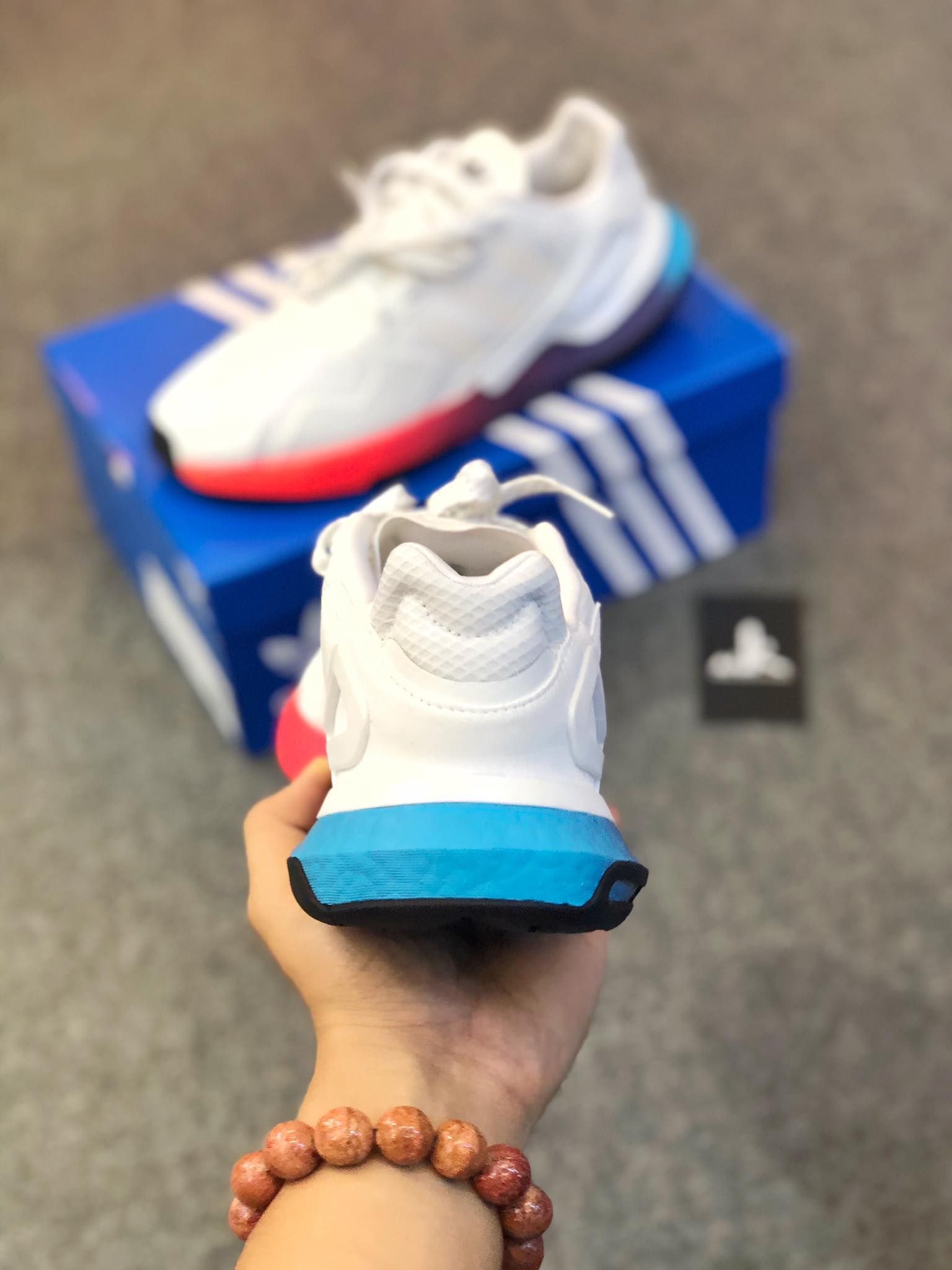 FY3012 Day Jogger White Multi