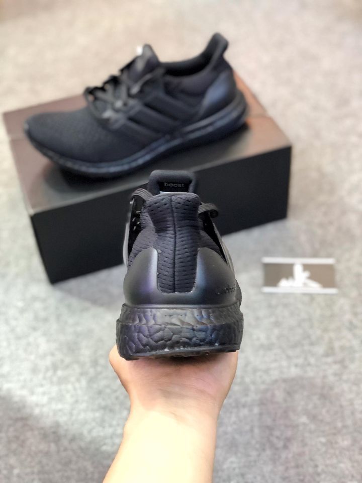  BB4677 - Ultra Boost 1.0 Triple Black 