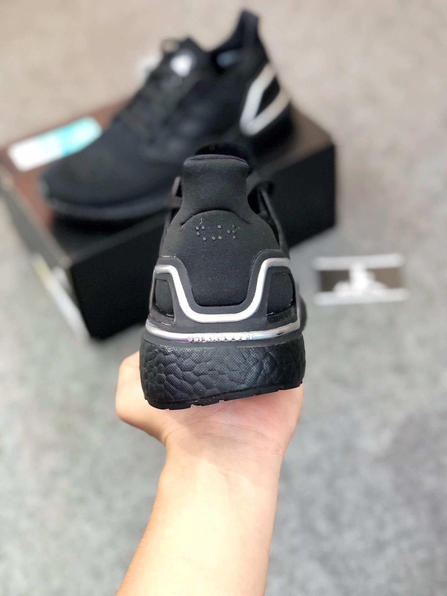  FV8333 - Ultraboost 20 All Black Silver 