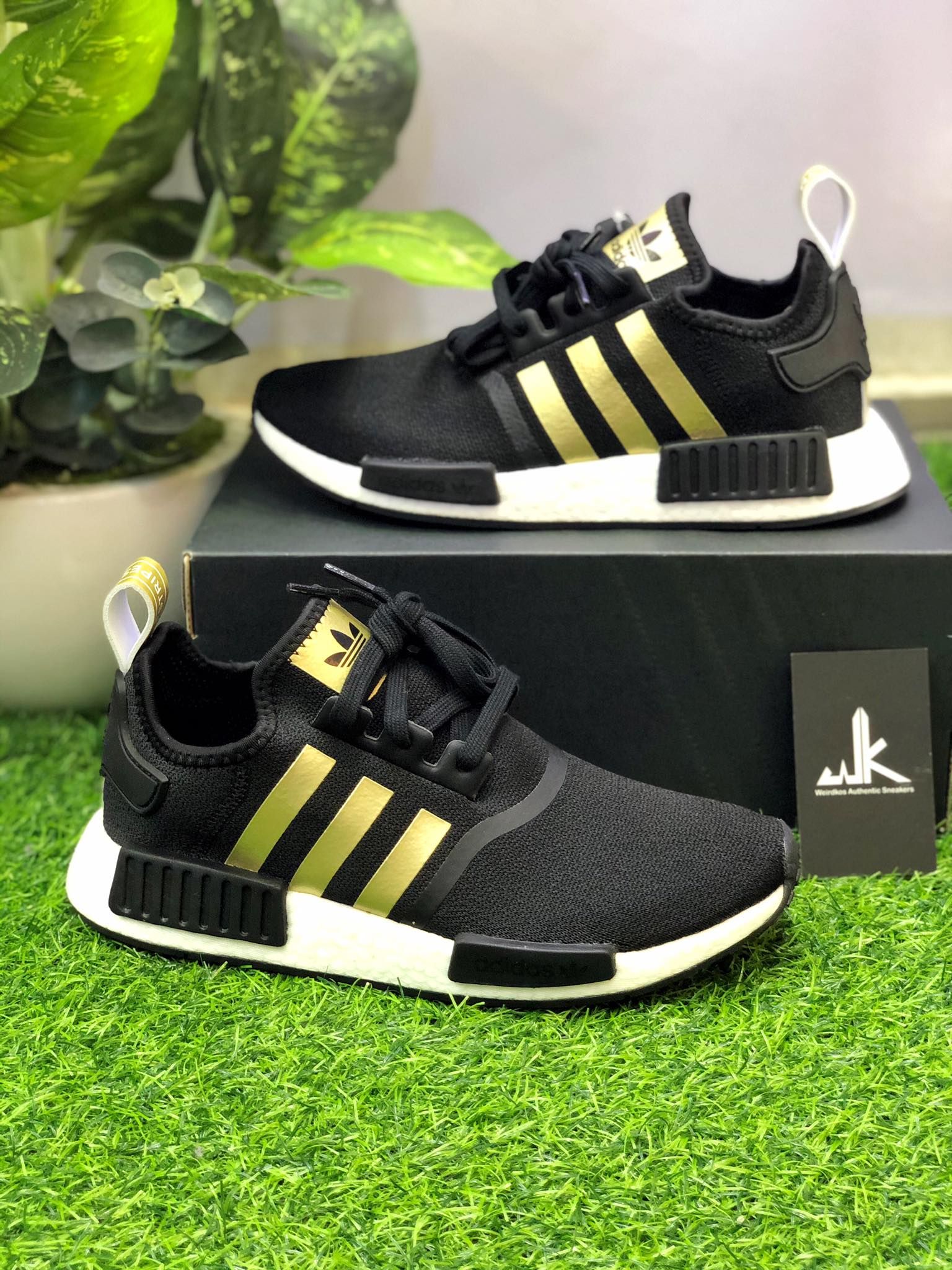FX8833 NMD R1 Đen Sọc Vàng