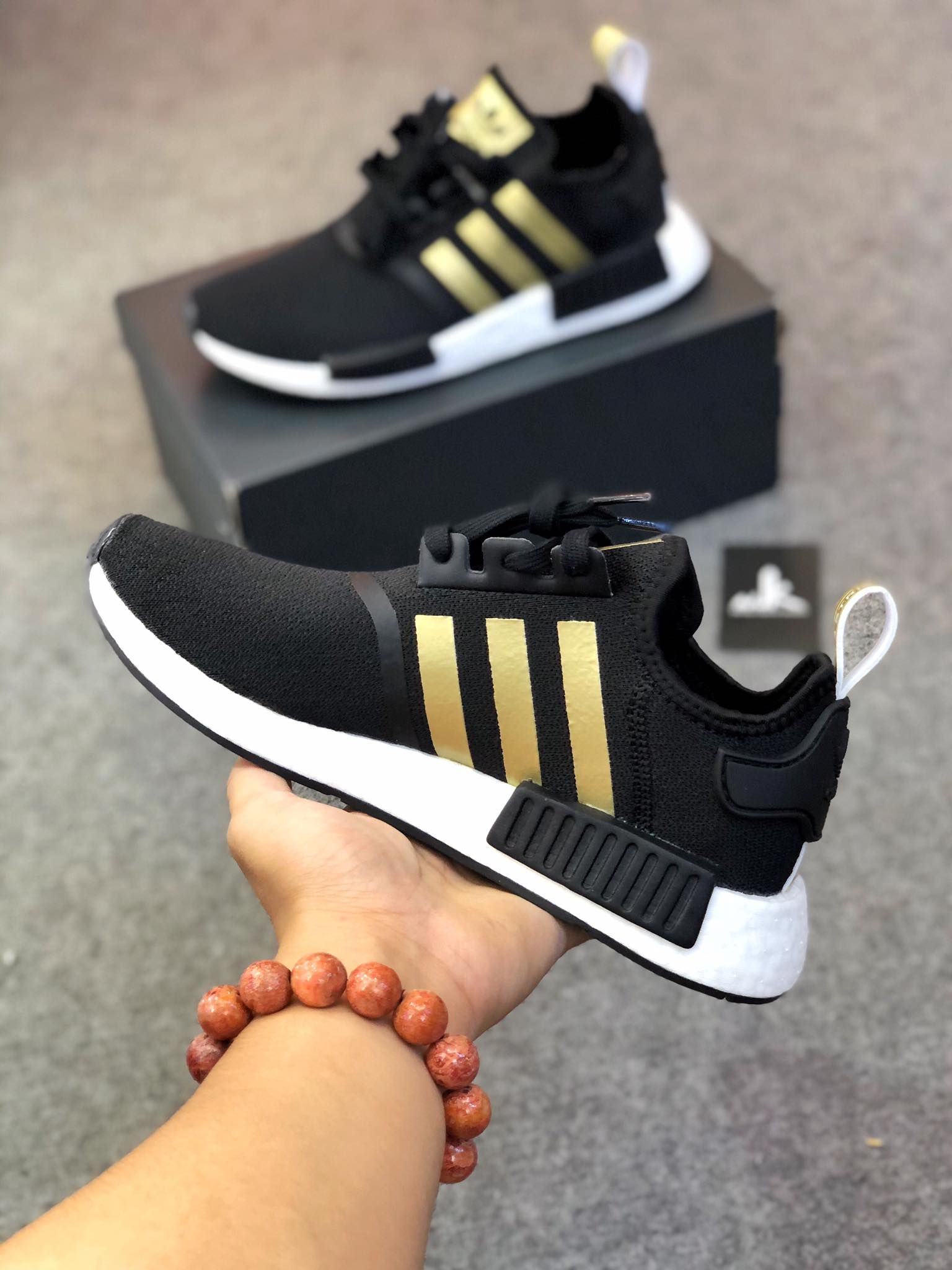  FX8833 NMD R1 Đen Sọc Vàng 