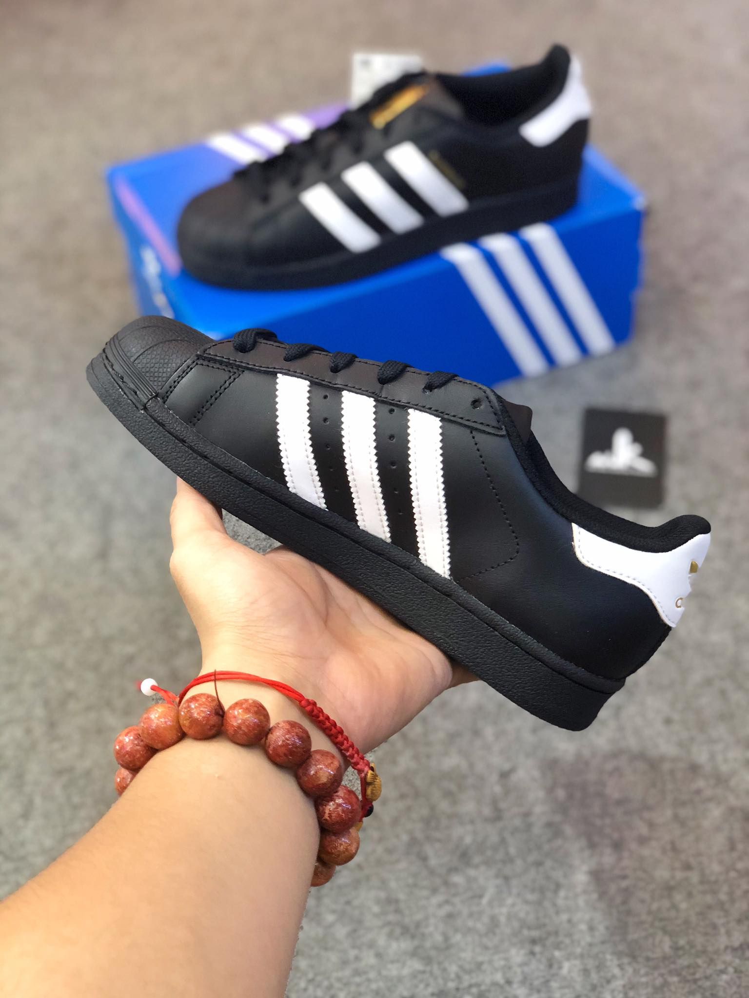 EG4959 Superstar Tem Vàng Sọc Trắng