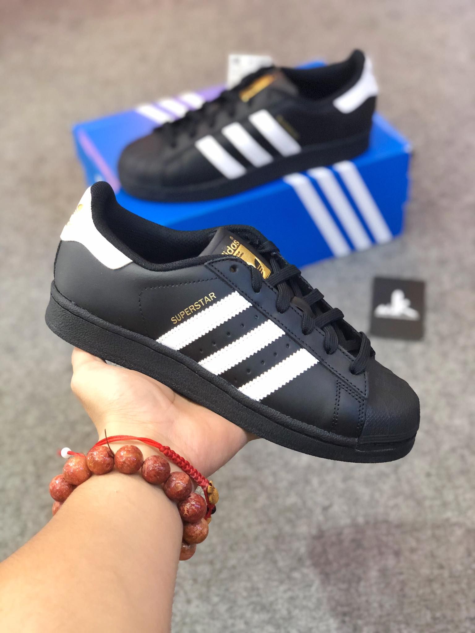 EG4959 Superstar Tem Vàng Sọc Trắng