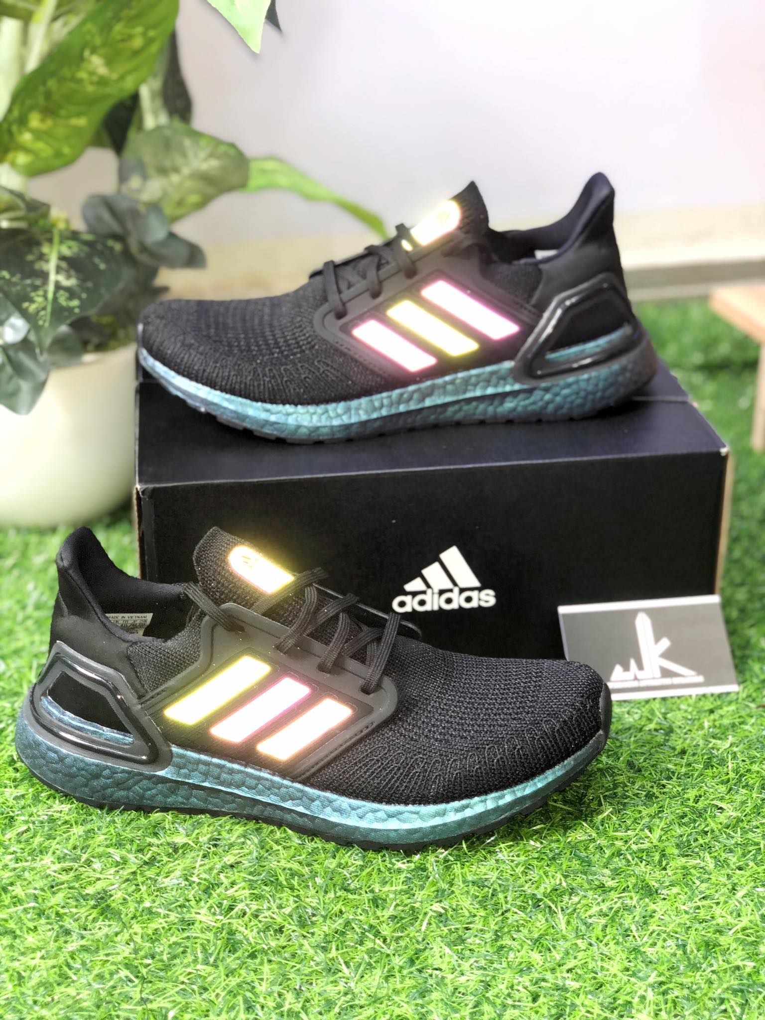 FV8319 Ultraboost 20 Black Signal Cyan