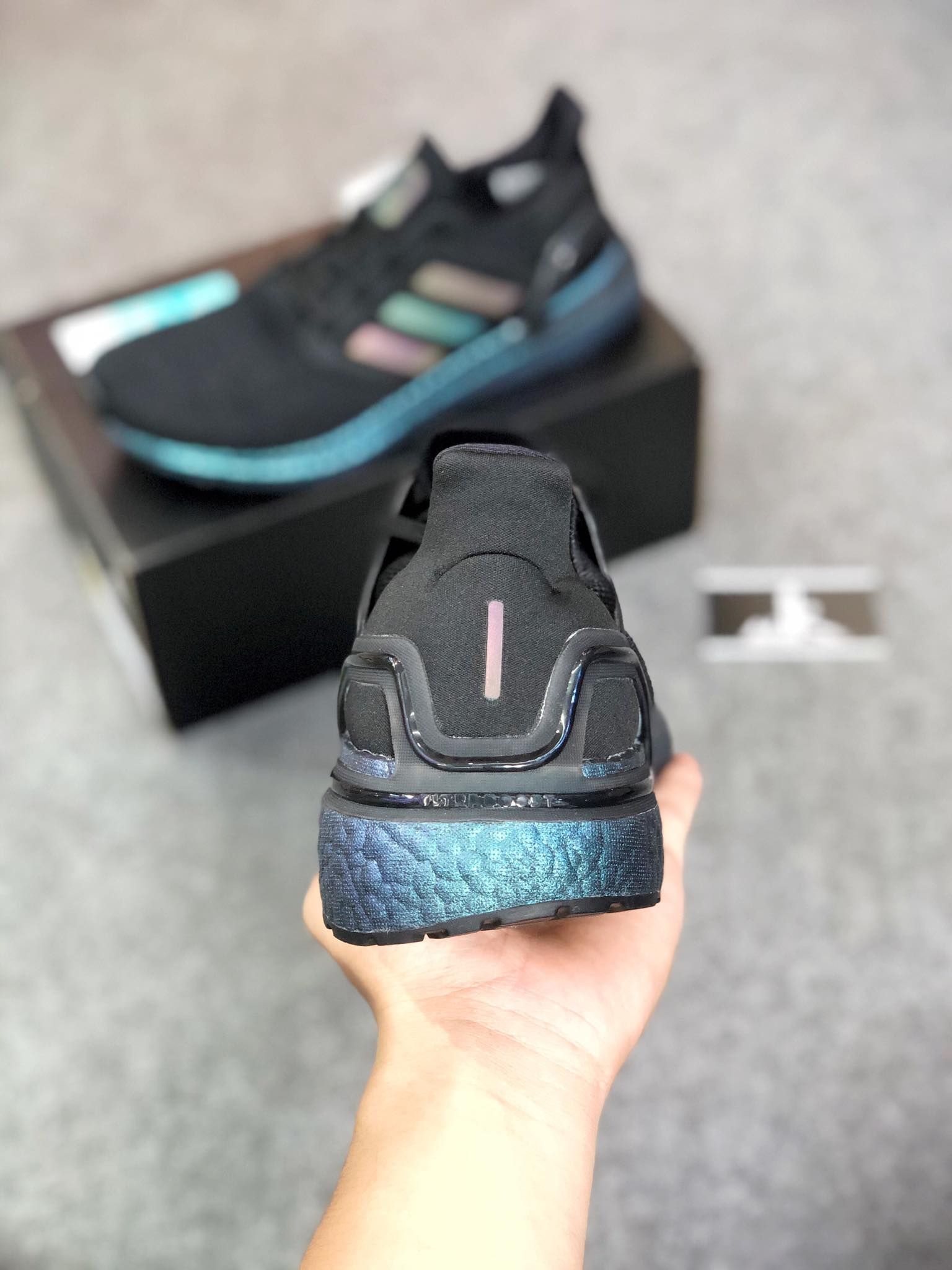 FV8319 Ultraboost 20 Black Signal Cyan