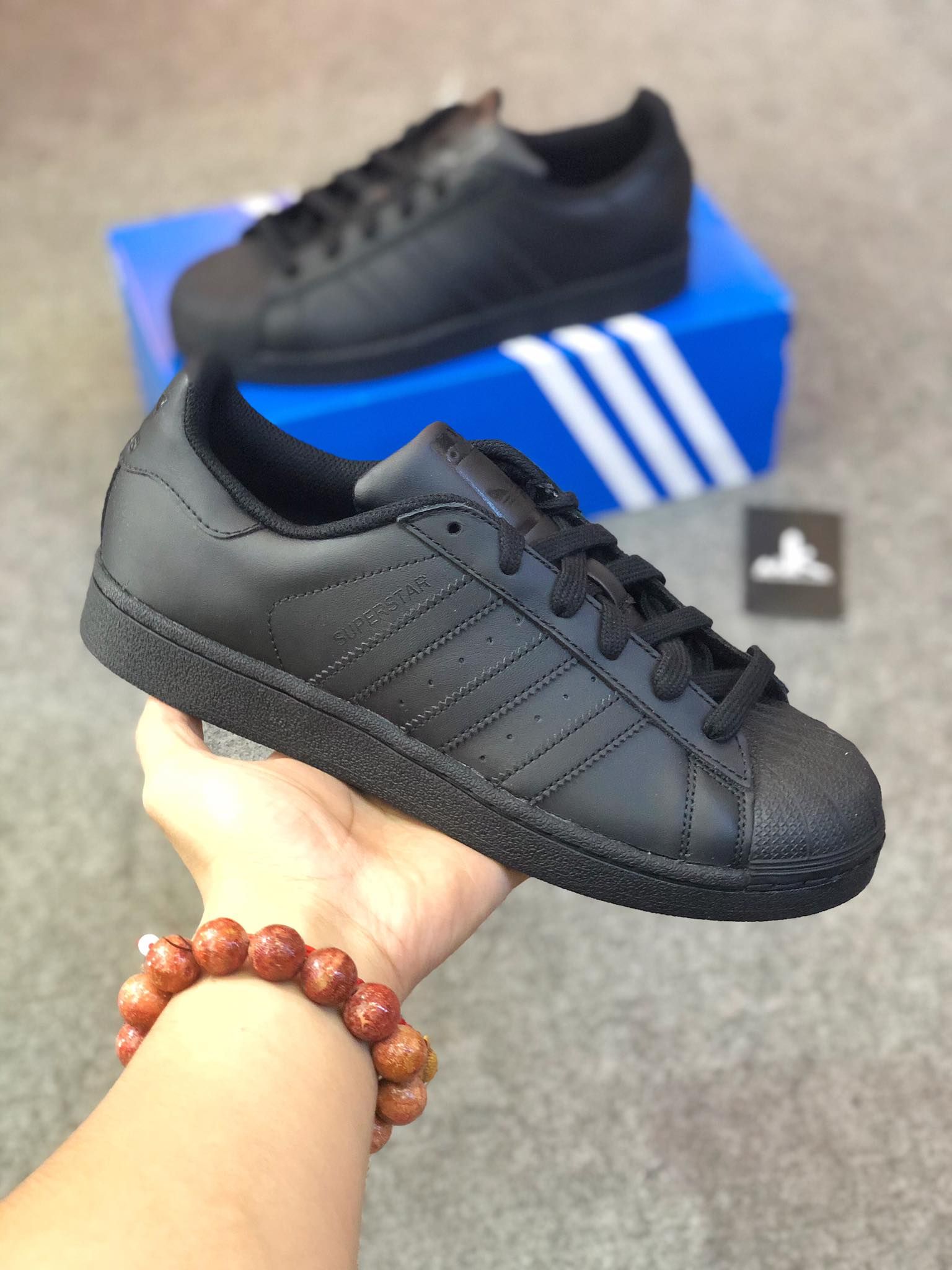 B25724 Superstar All Black