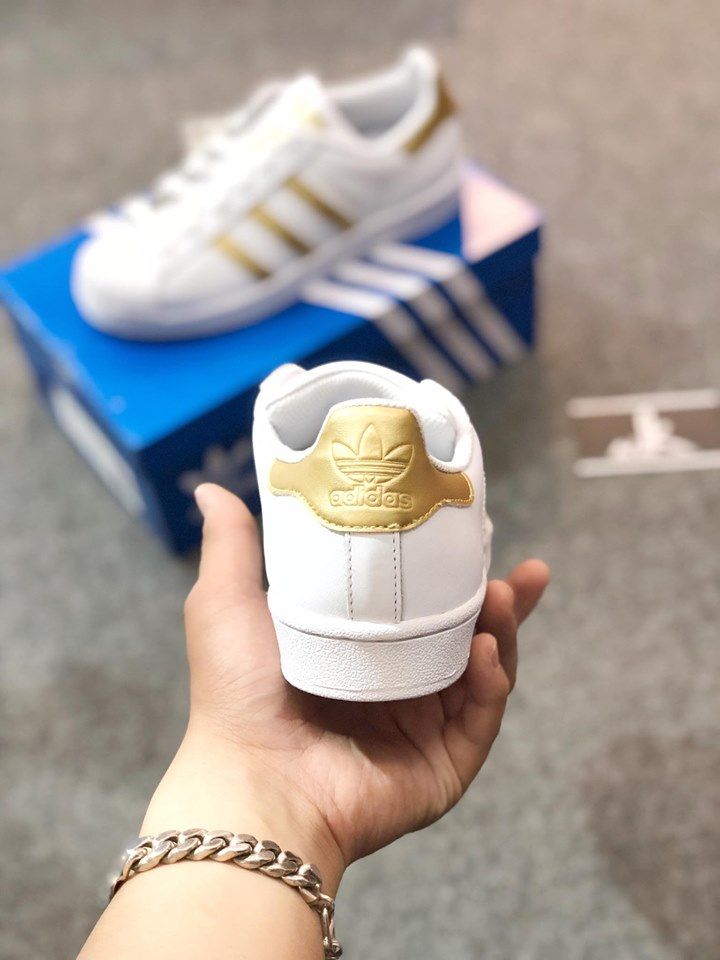 B39402 - Superstar Sọc Gold