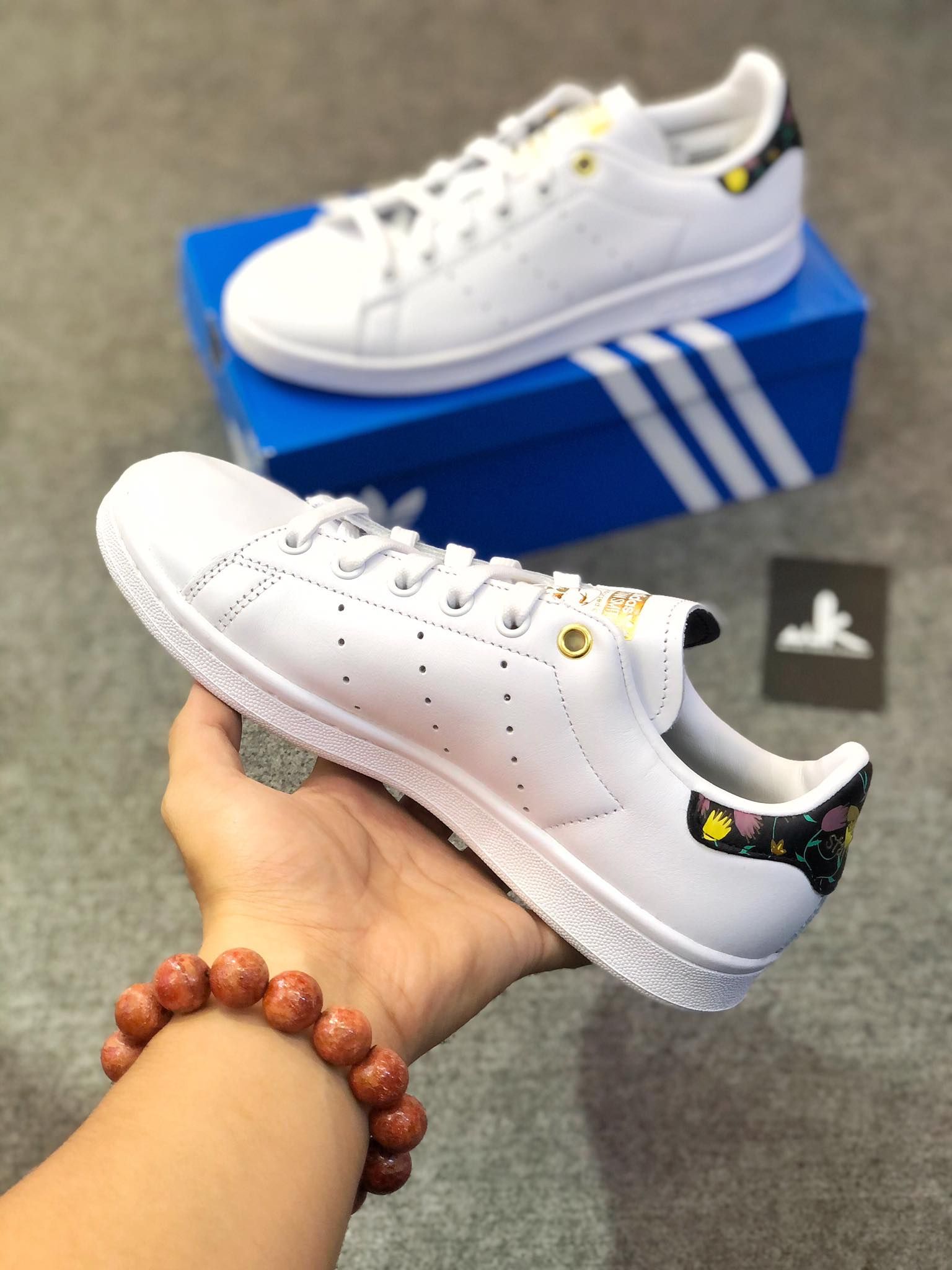 EH2037 Stan Smith Floral Pattern