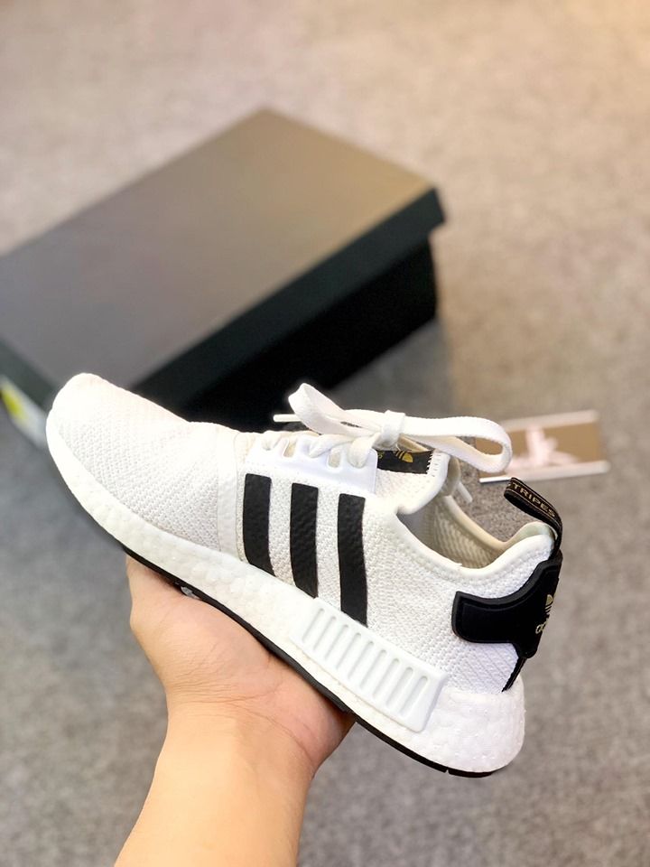  EG5665 - NMD R1 WHITE GOLD METALIC 