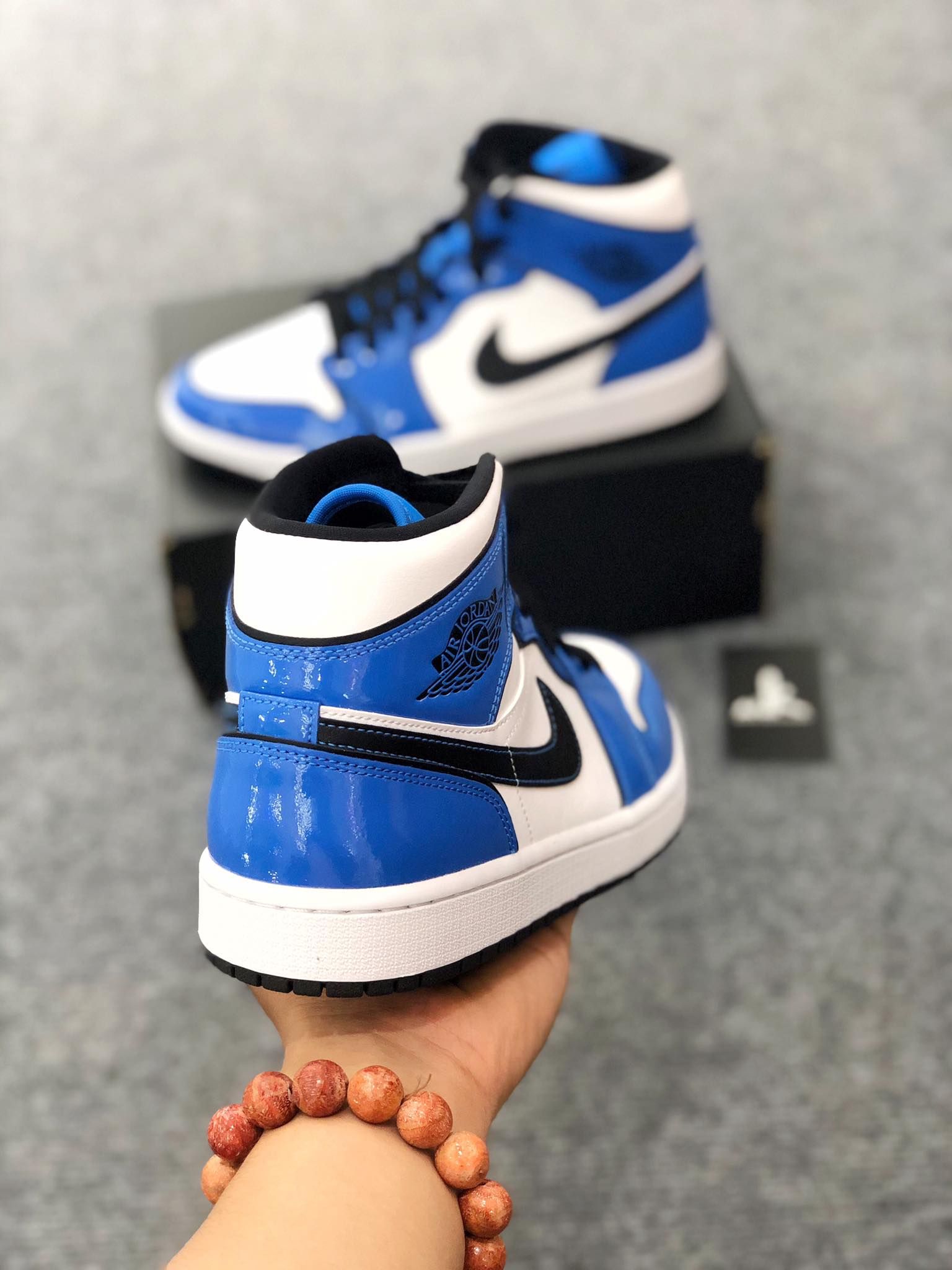 DD6834-402 Jordan 1 Mid Signal Blue