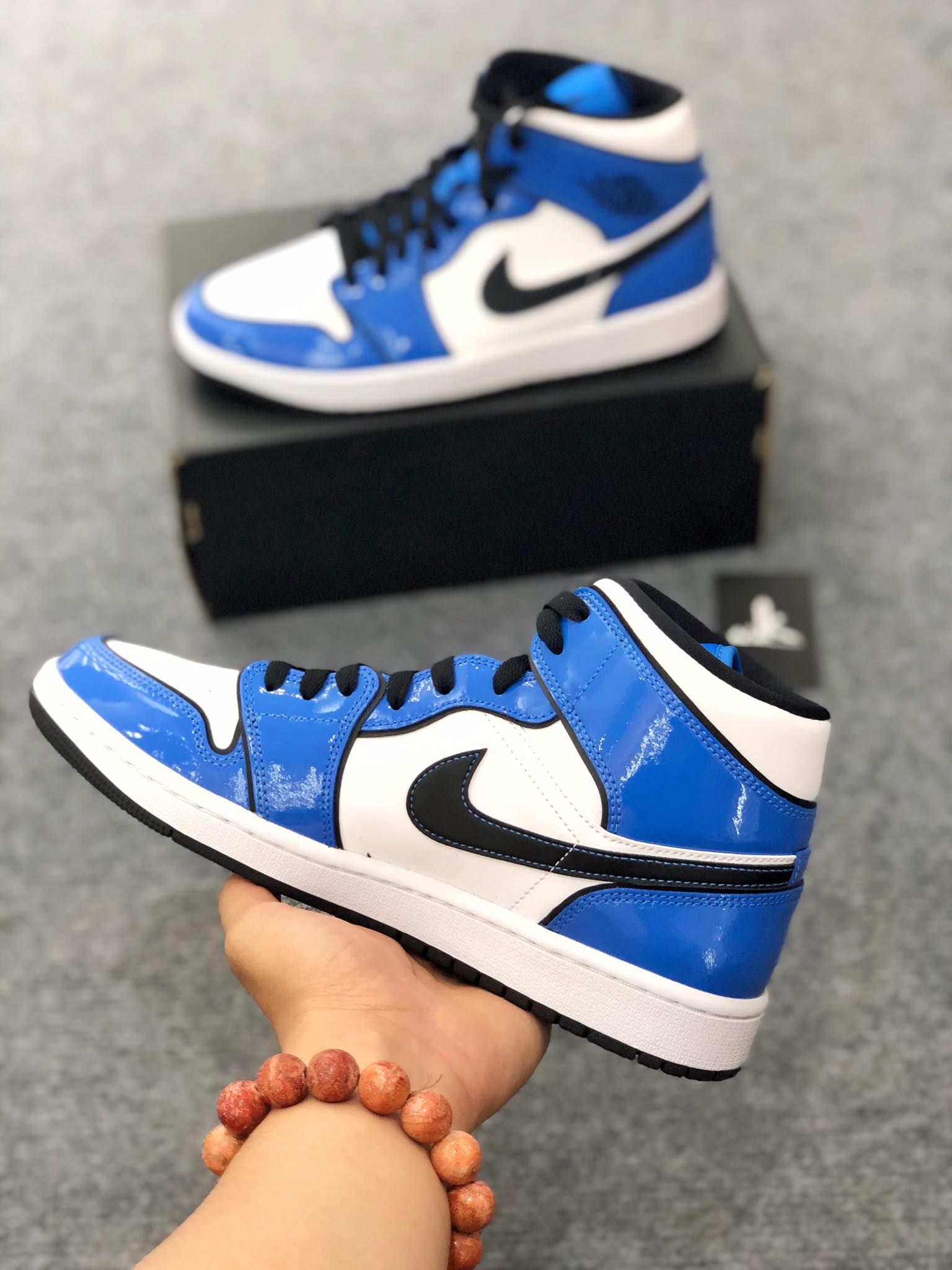 DD6834-402 Jordan 1 Mid Signal Blue