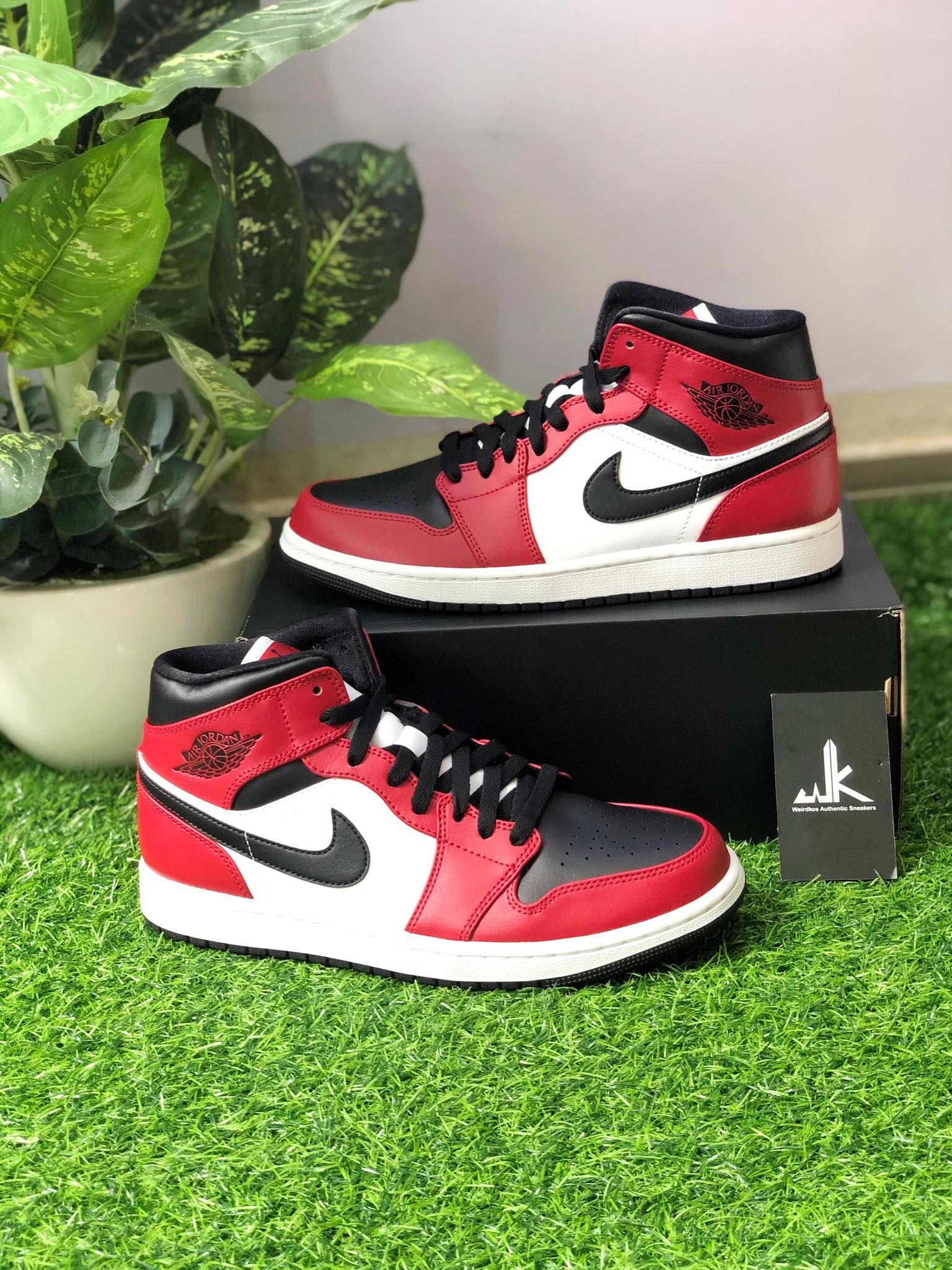  554724-069 Jordan 1 Mid Chicago 