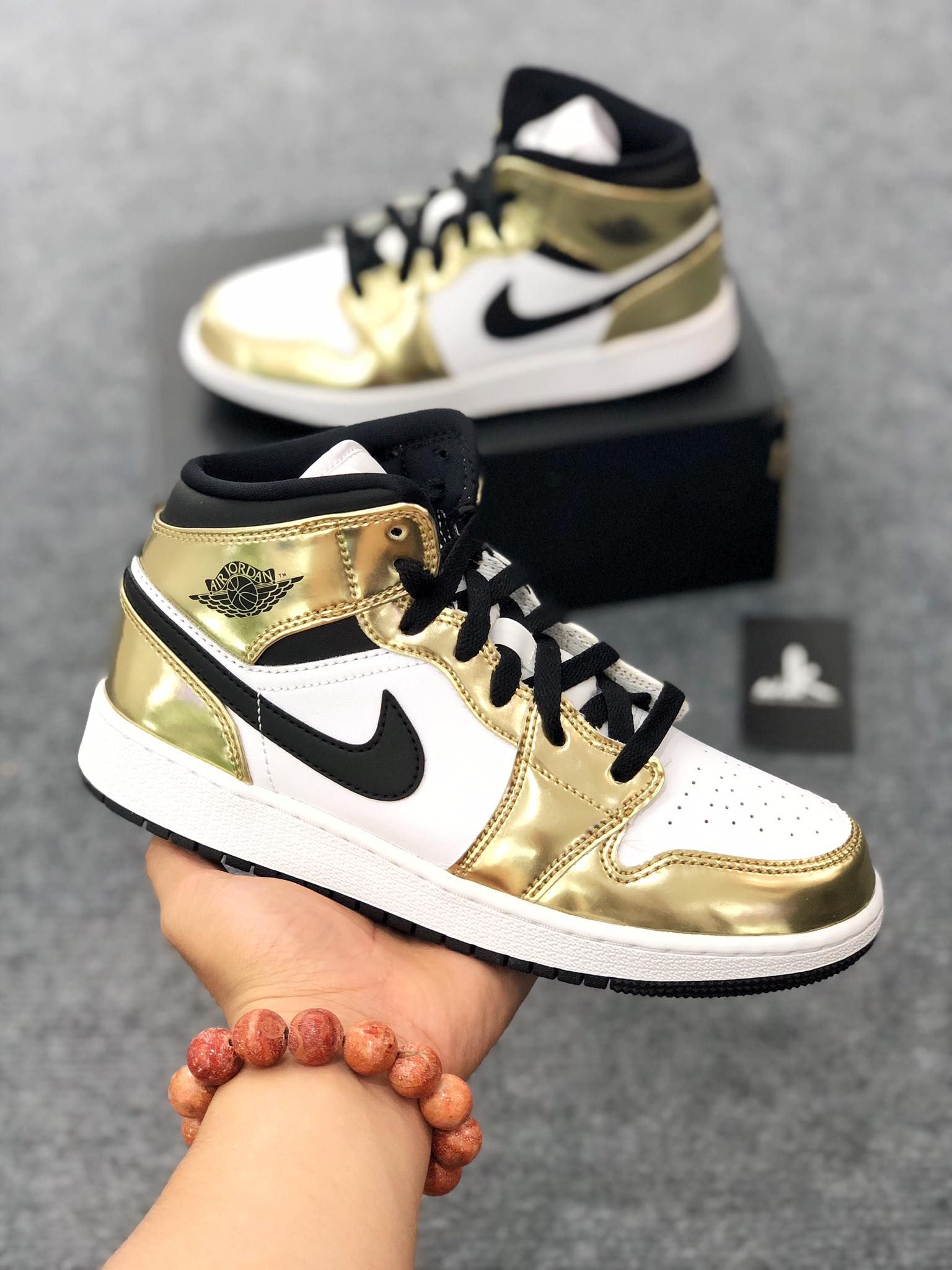 DC1420-700 Jordan 1 Mid Metallic Gold
