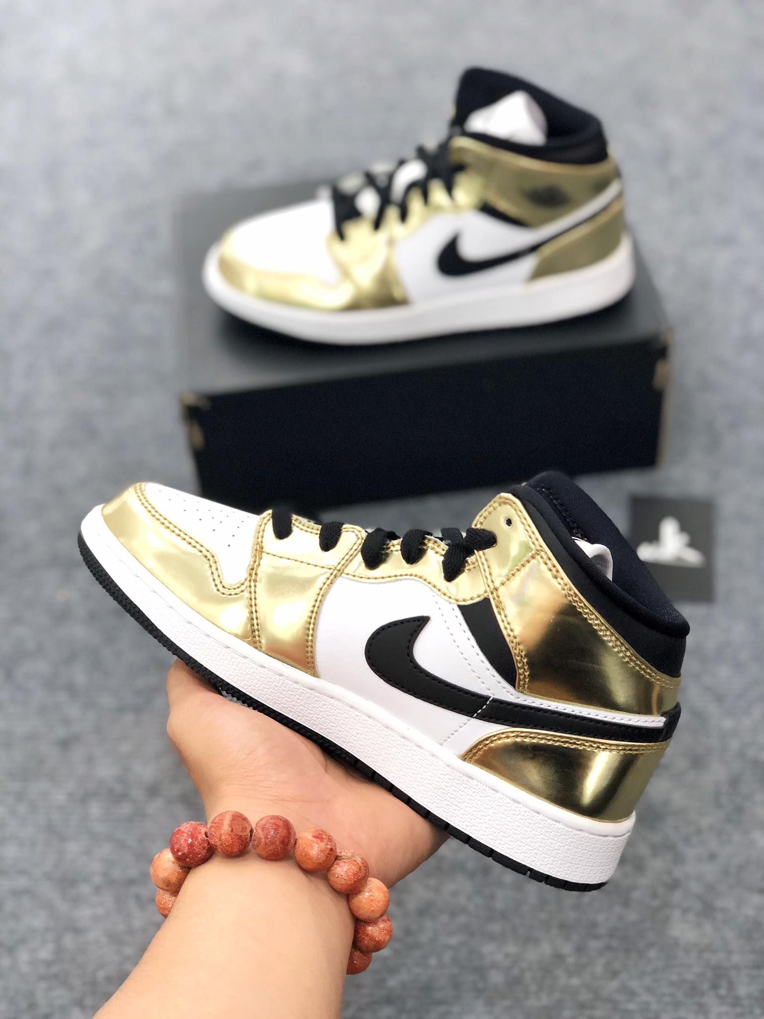 DC1420-700 Jordan 1 Mid Metallic Gold