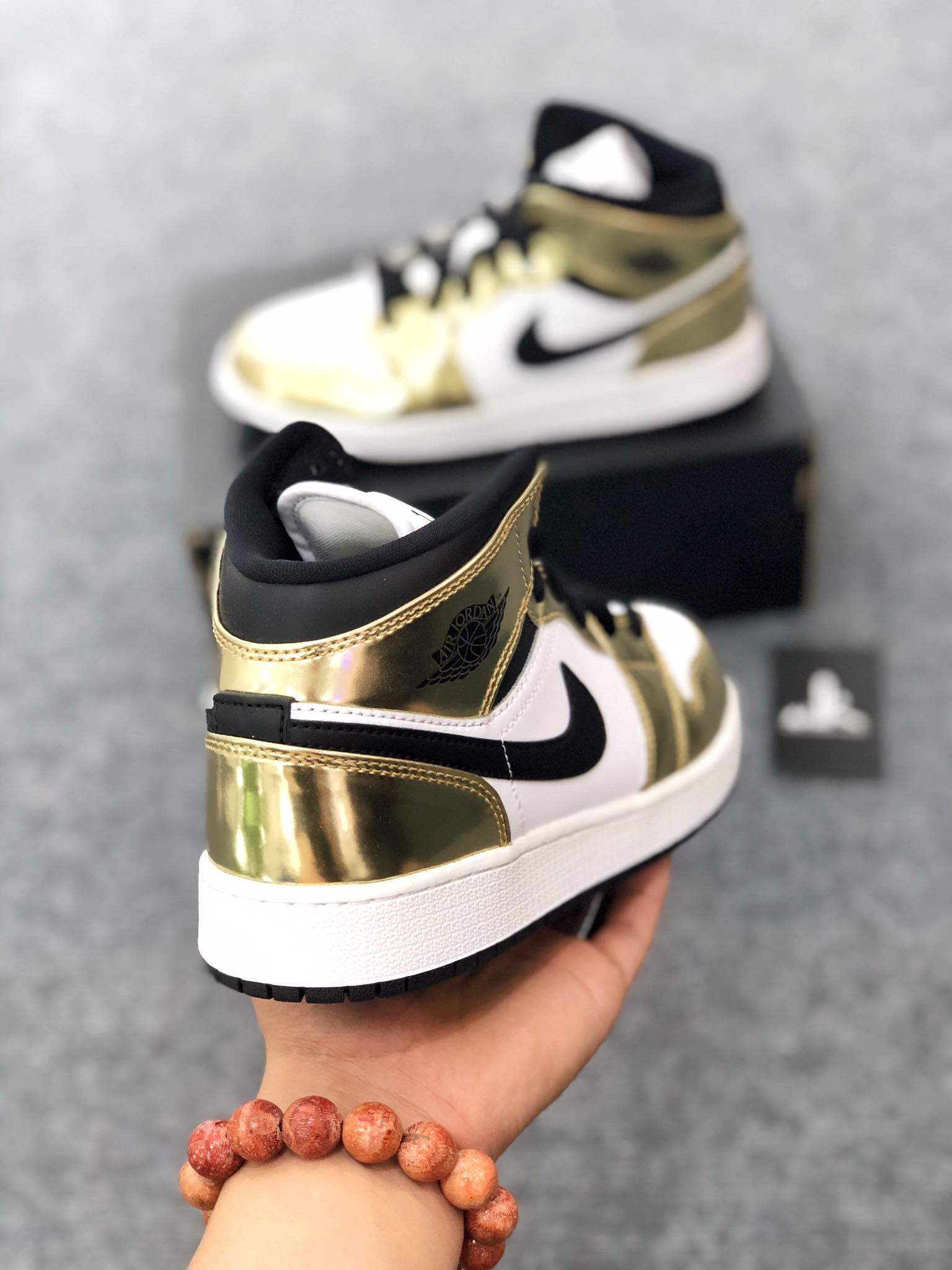 DC1420-700 Jordan 1 Mid Metallic Gold