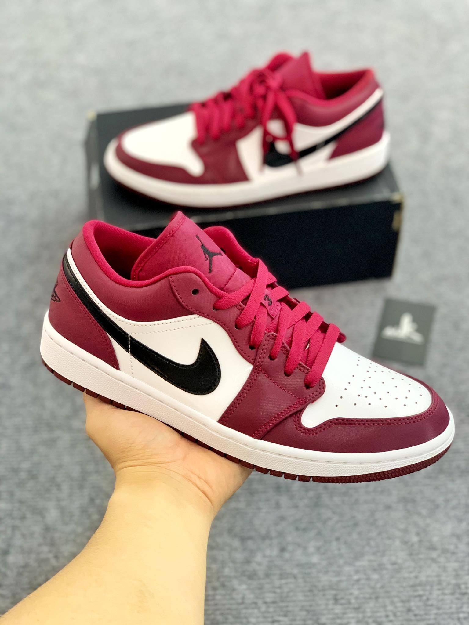 553558-604 Jordan 1 Low Noble Red