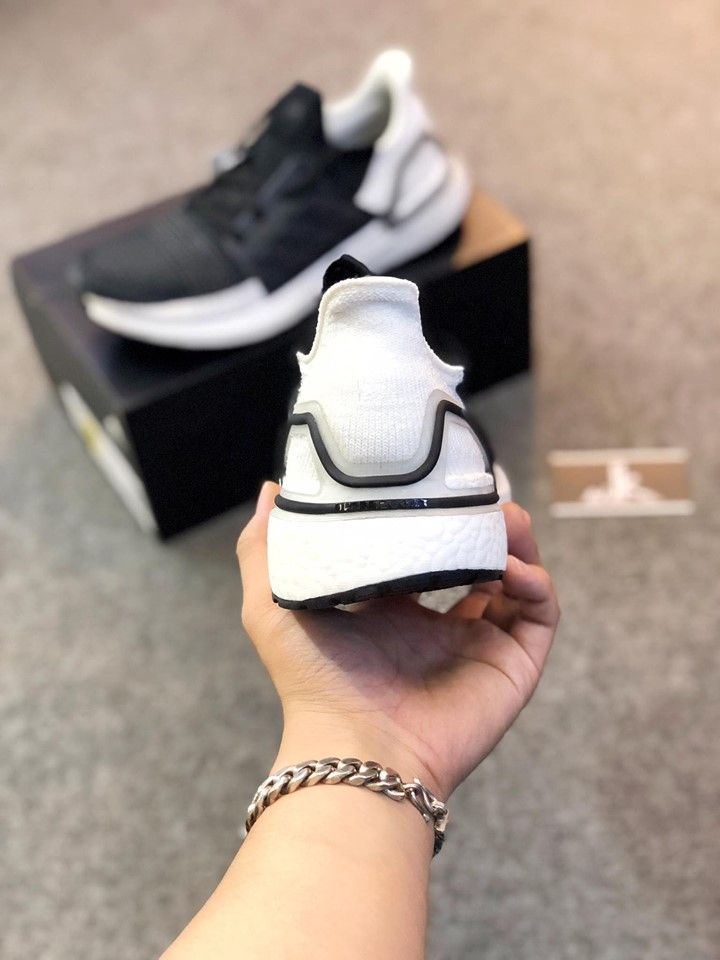 B37704 - Ultraboost 19 Oreo