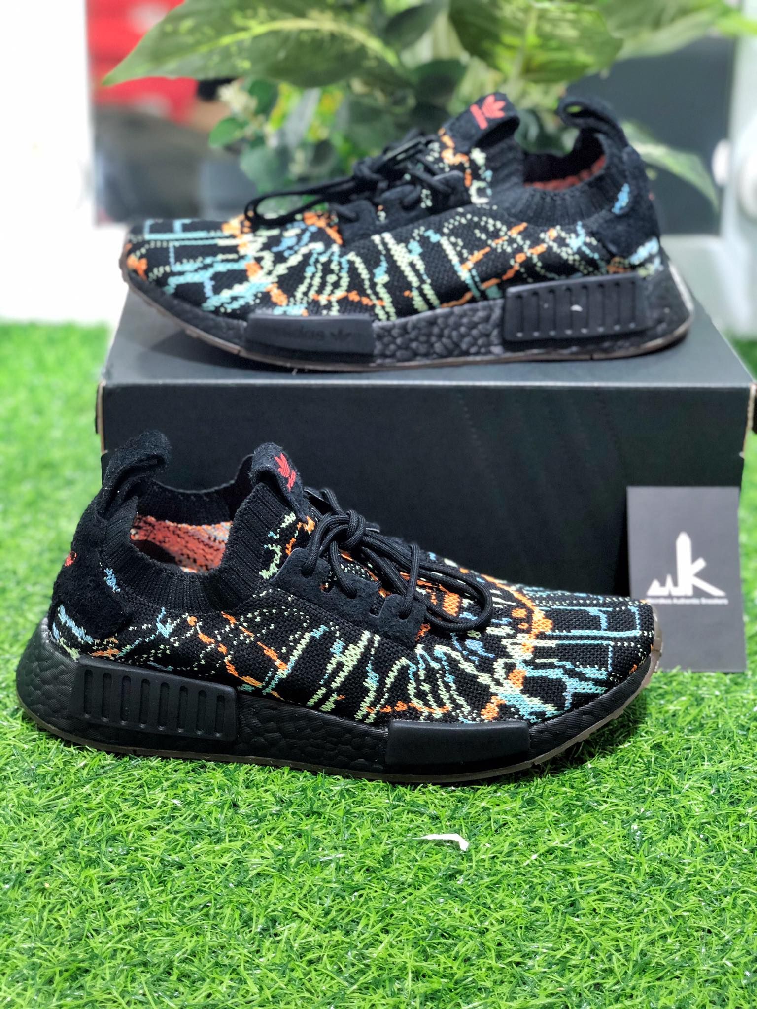 G57941 NMD R1 Primeknit Glitch