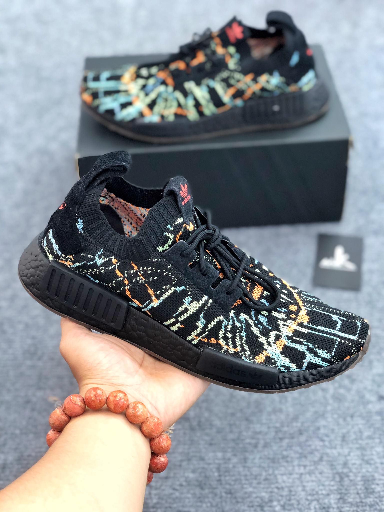 G57941 NMD R1 Primeknit Glitch