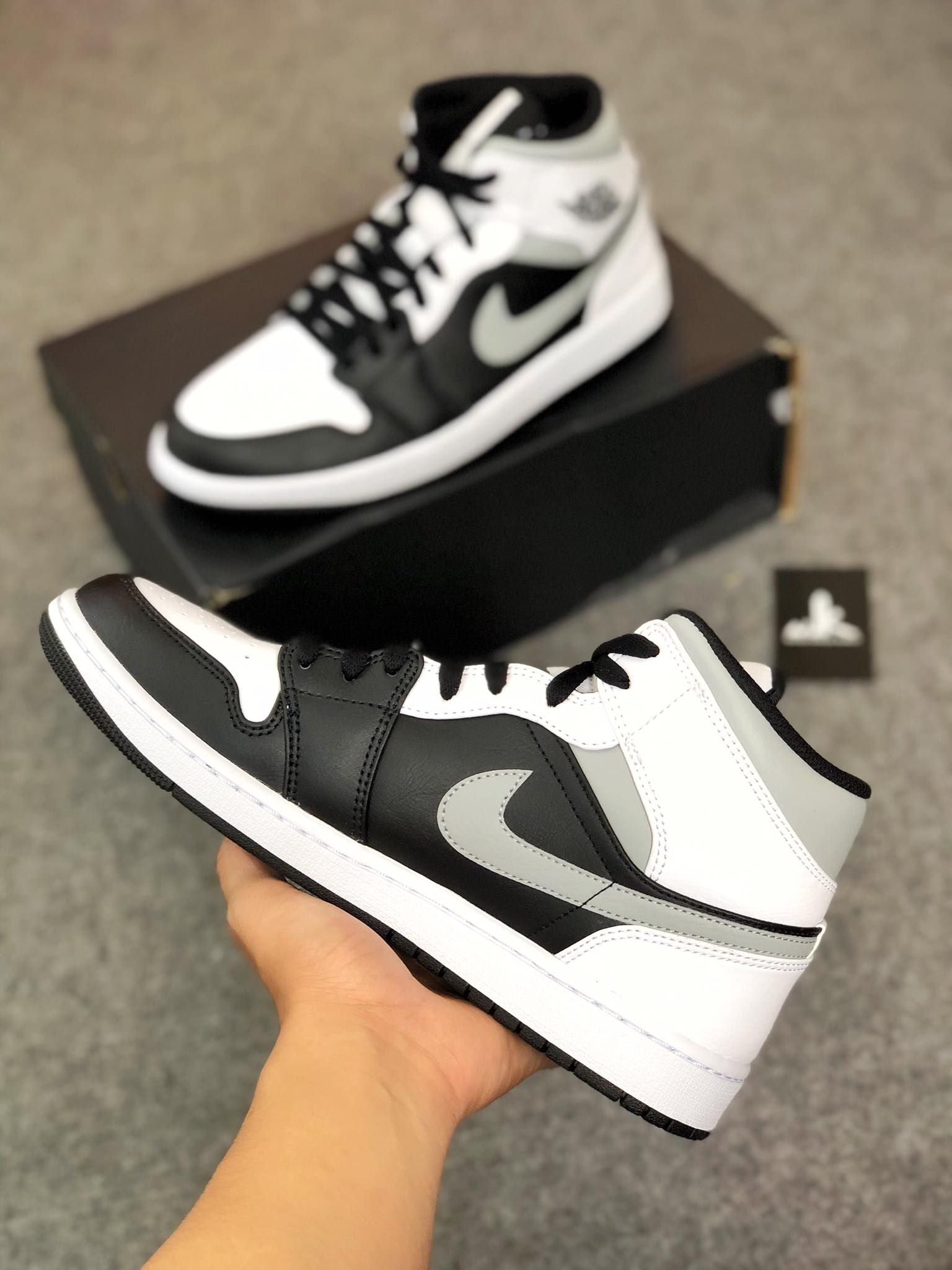 554724-073 Jordan 1 Mid White Shadow
