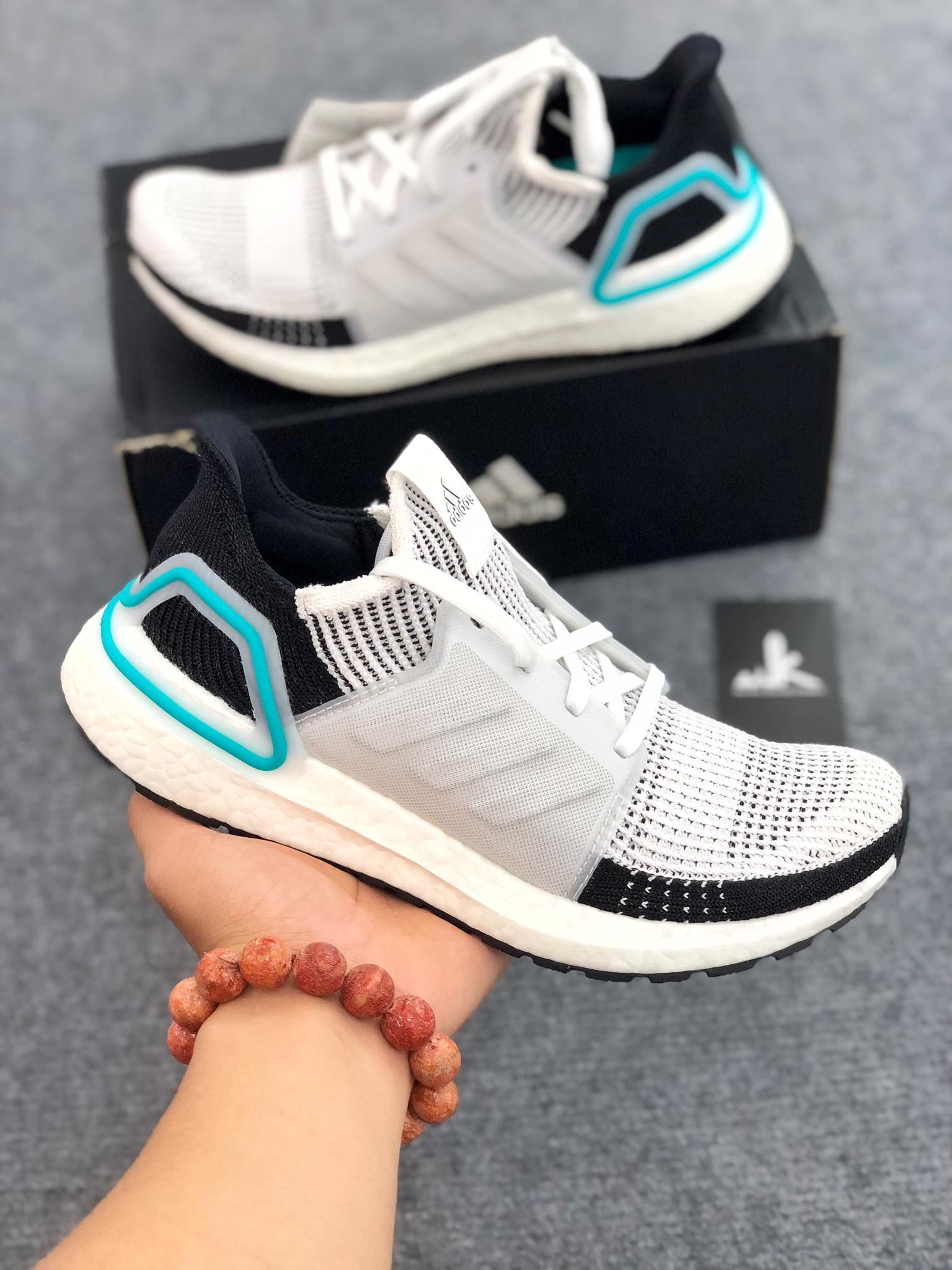 G54012 UltraBoost 19 White Royal