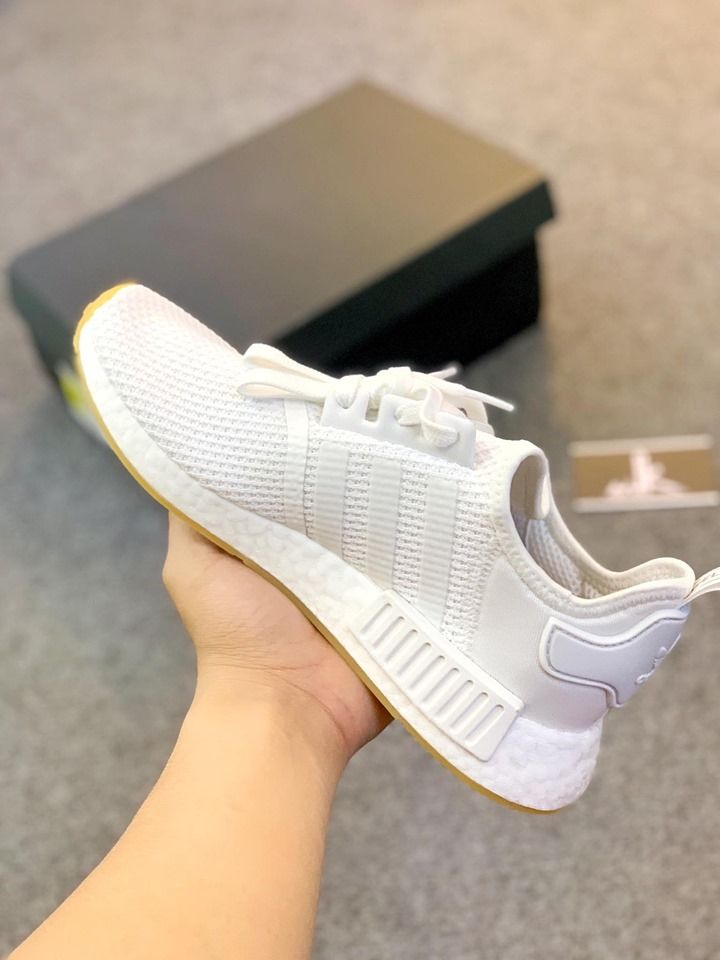  D96635 - NMD R1 WHITE GUM 