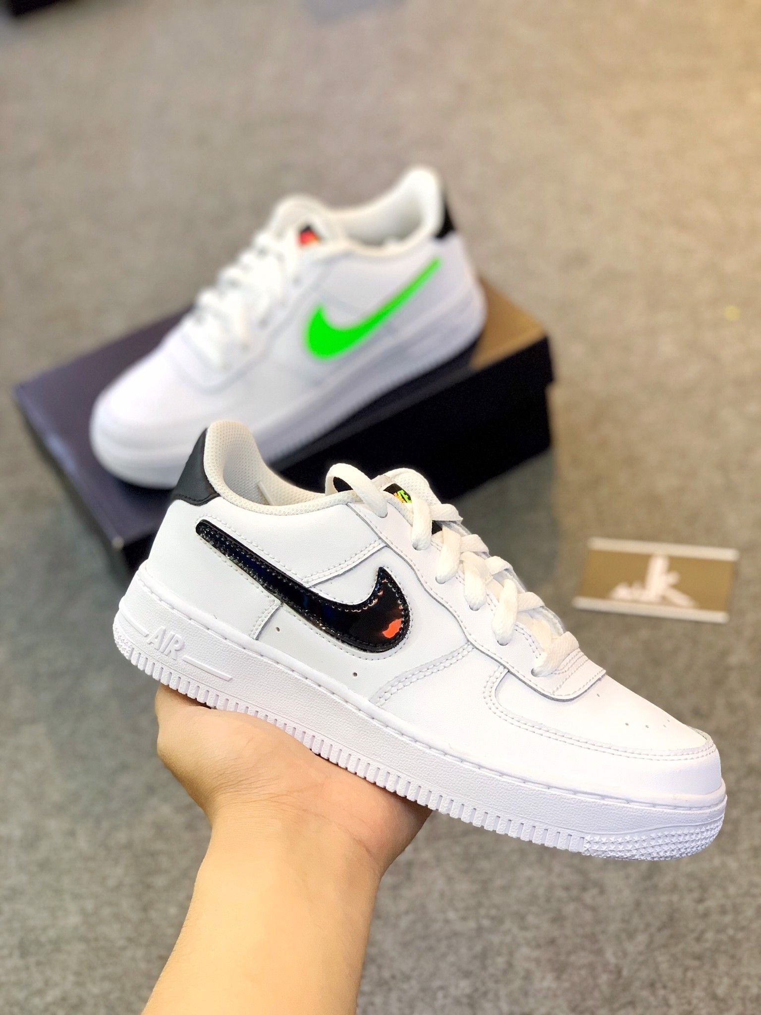  AR7446-100 Air Force 1 Change Swoosh 