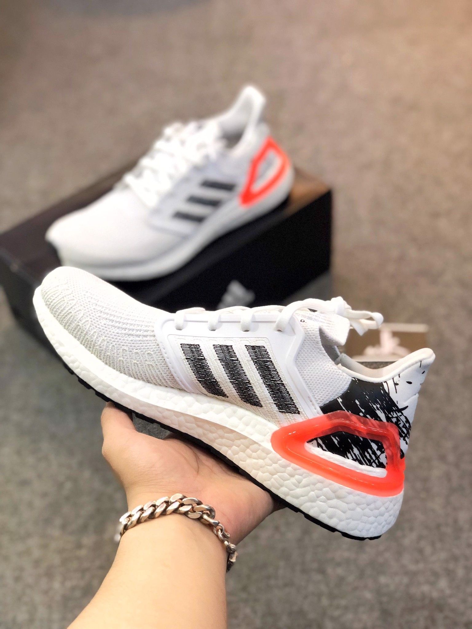 EG0699 - Ultraboost 2020