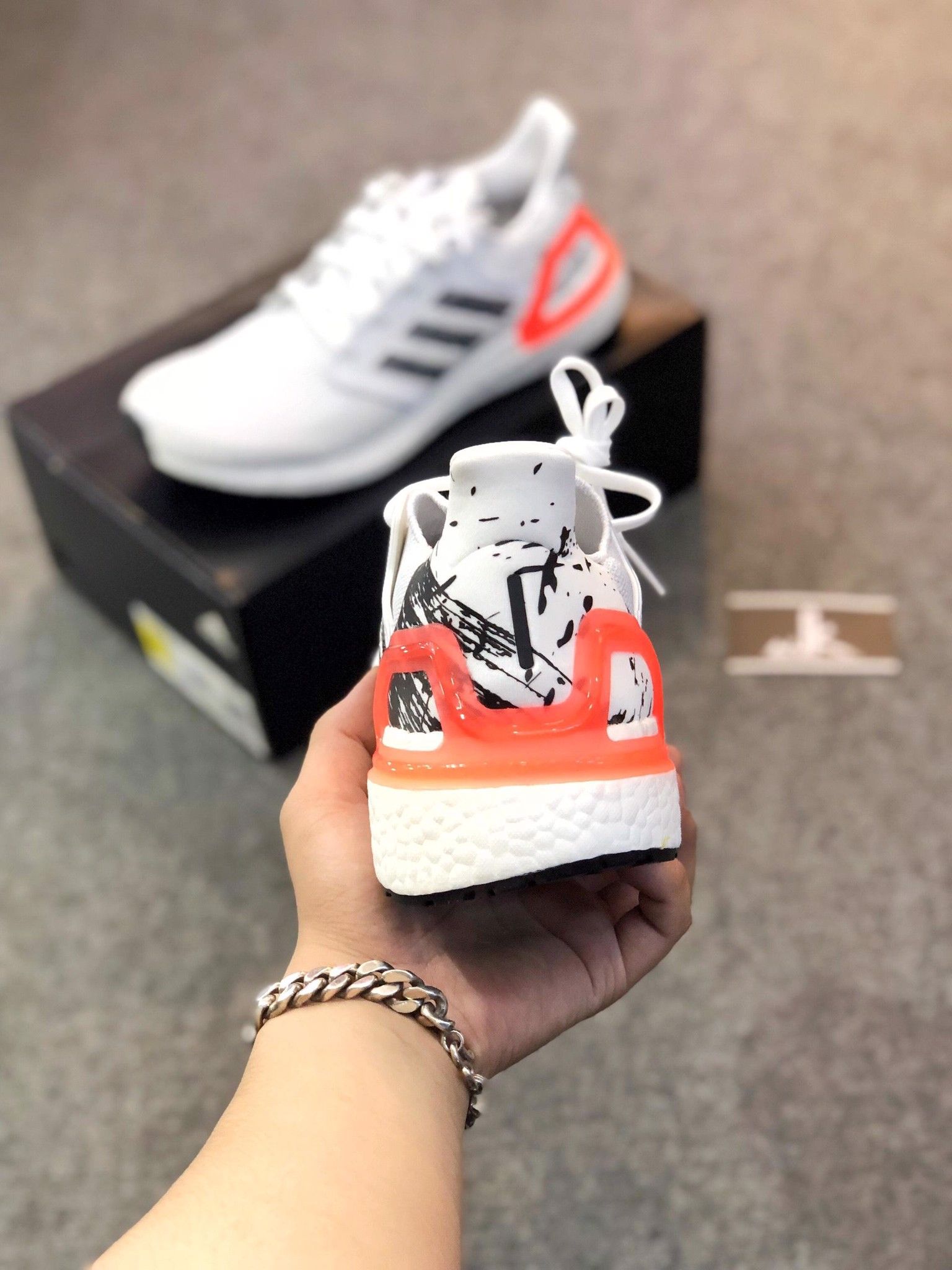 EG0699 - Ultraboost 2020